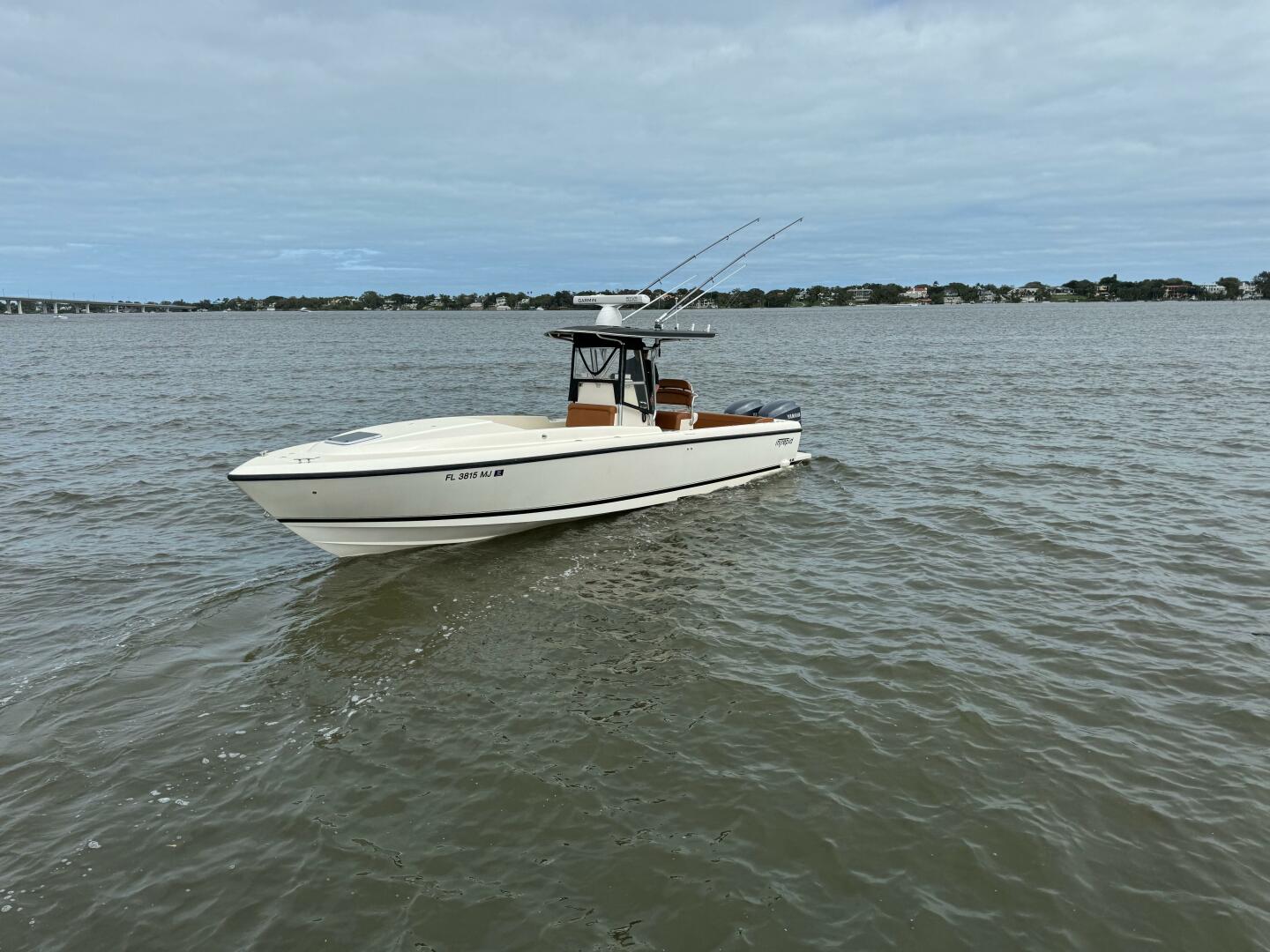 2004 Intrepid 32 CUDDY - Image 11