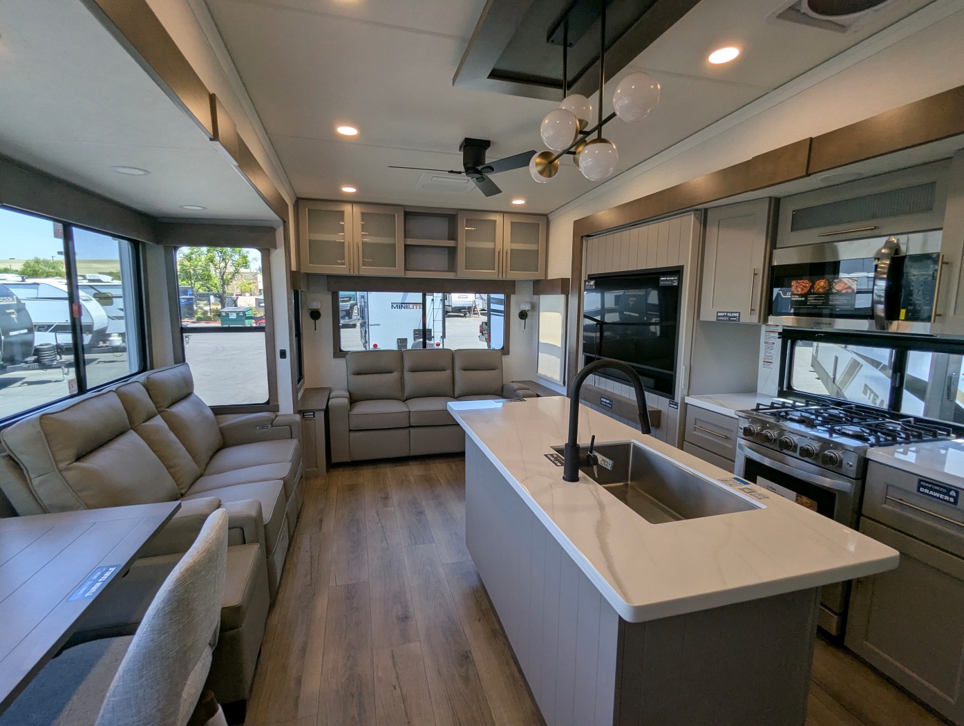 2026 Alliance RV Paradigm 310RL - Image 19