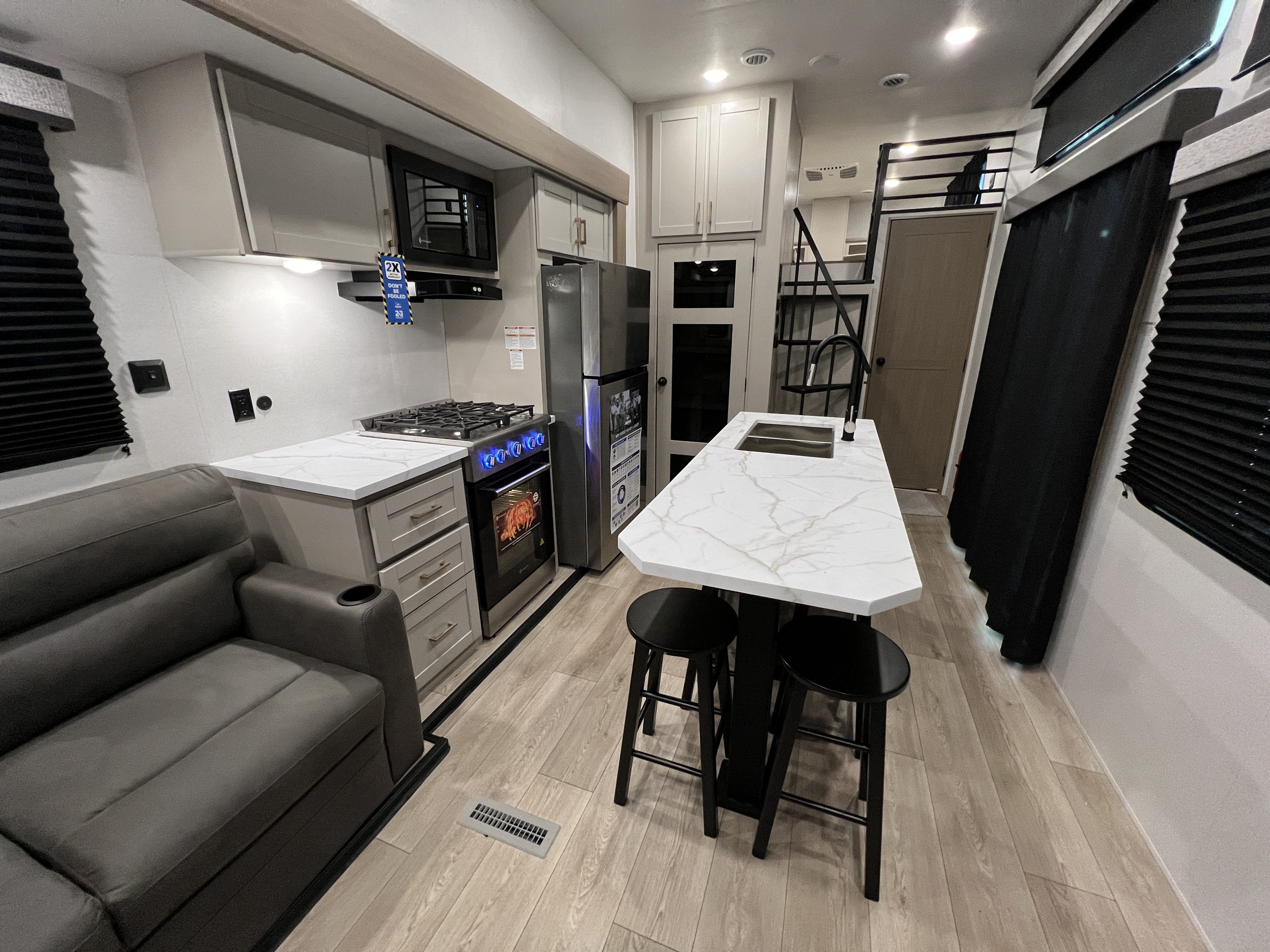 2027 Jayco Jay Flight Bungalow JayLoft - Image 32