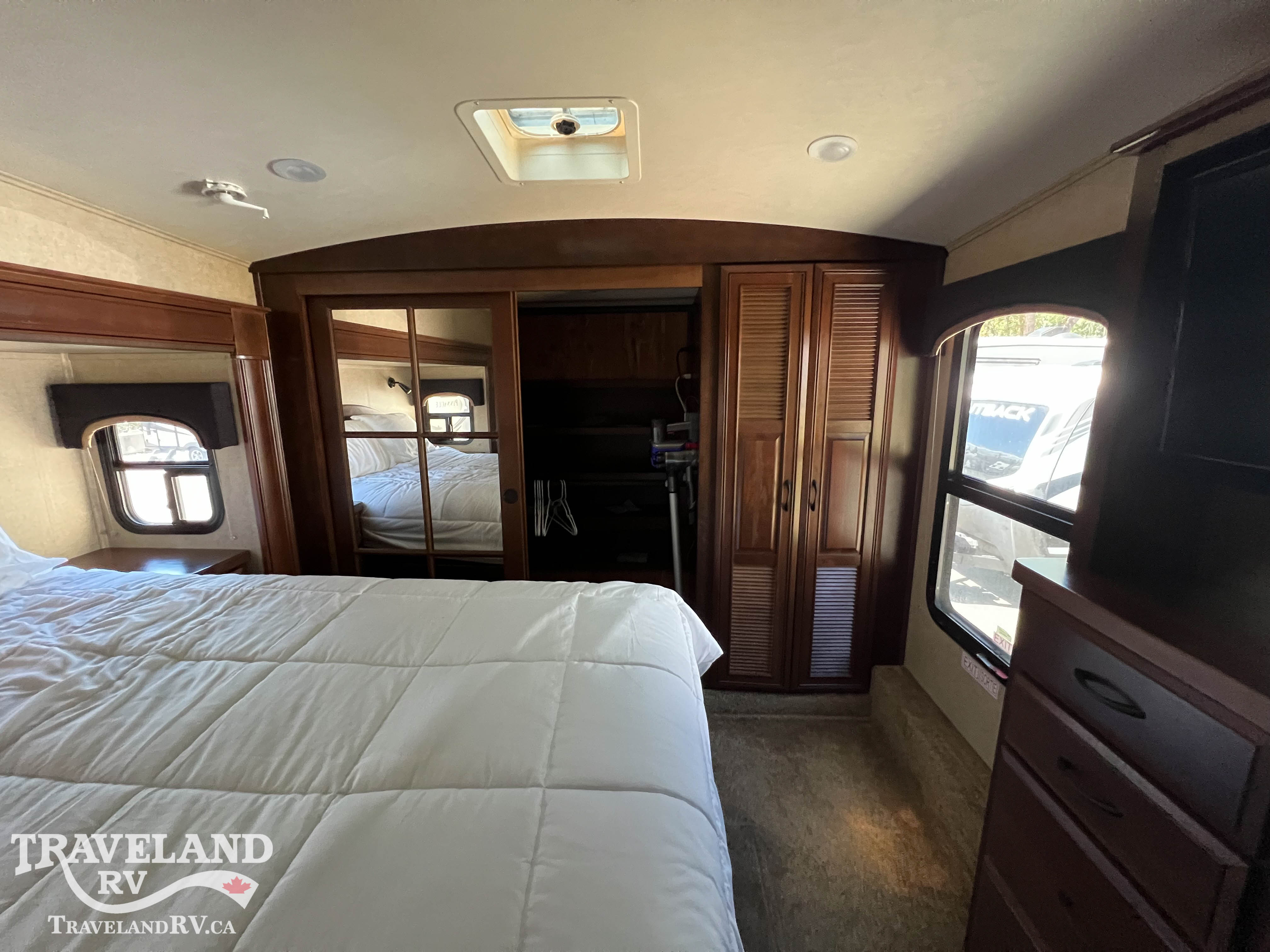 2015 Jayco Pinnacle 36RSQS - Image 22