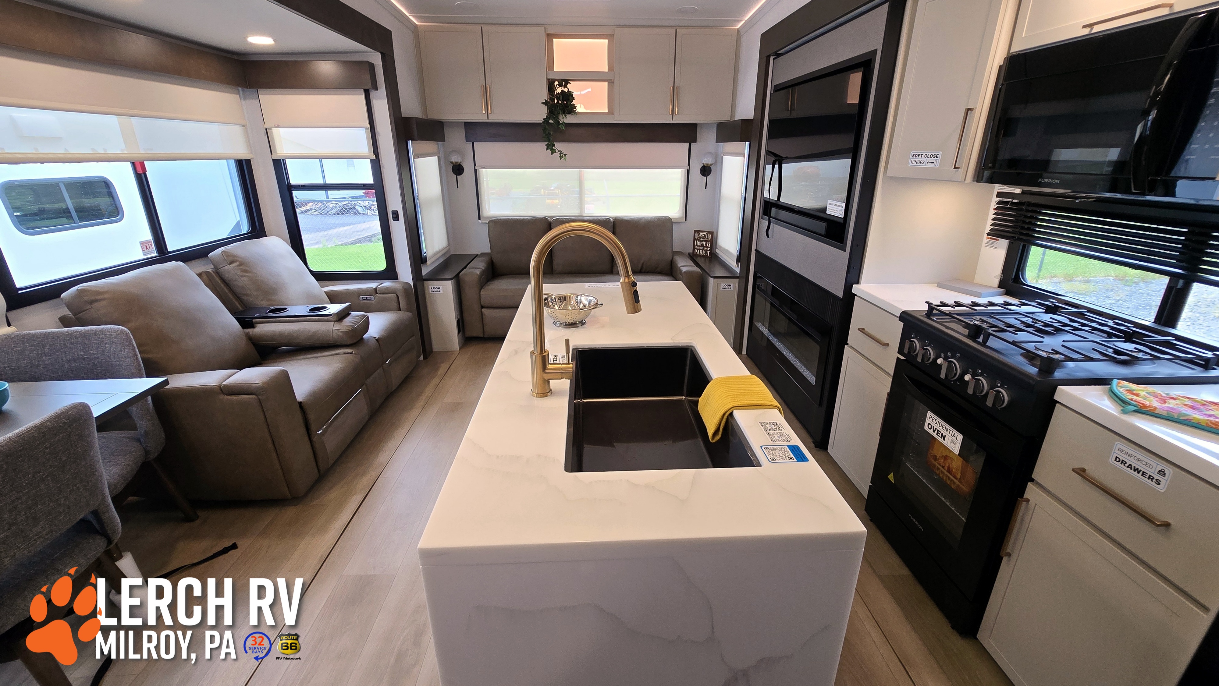 2027 Alliance RV Paradigm 310RL - Image 12