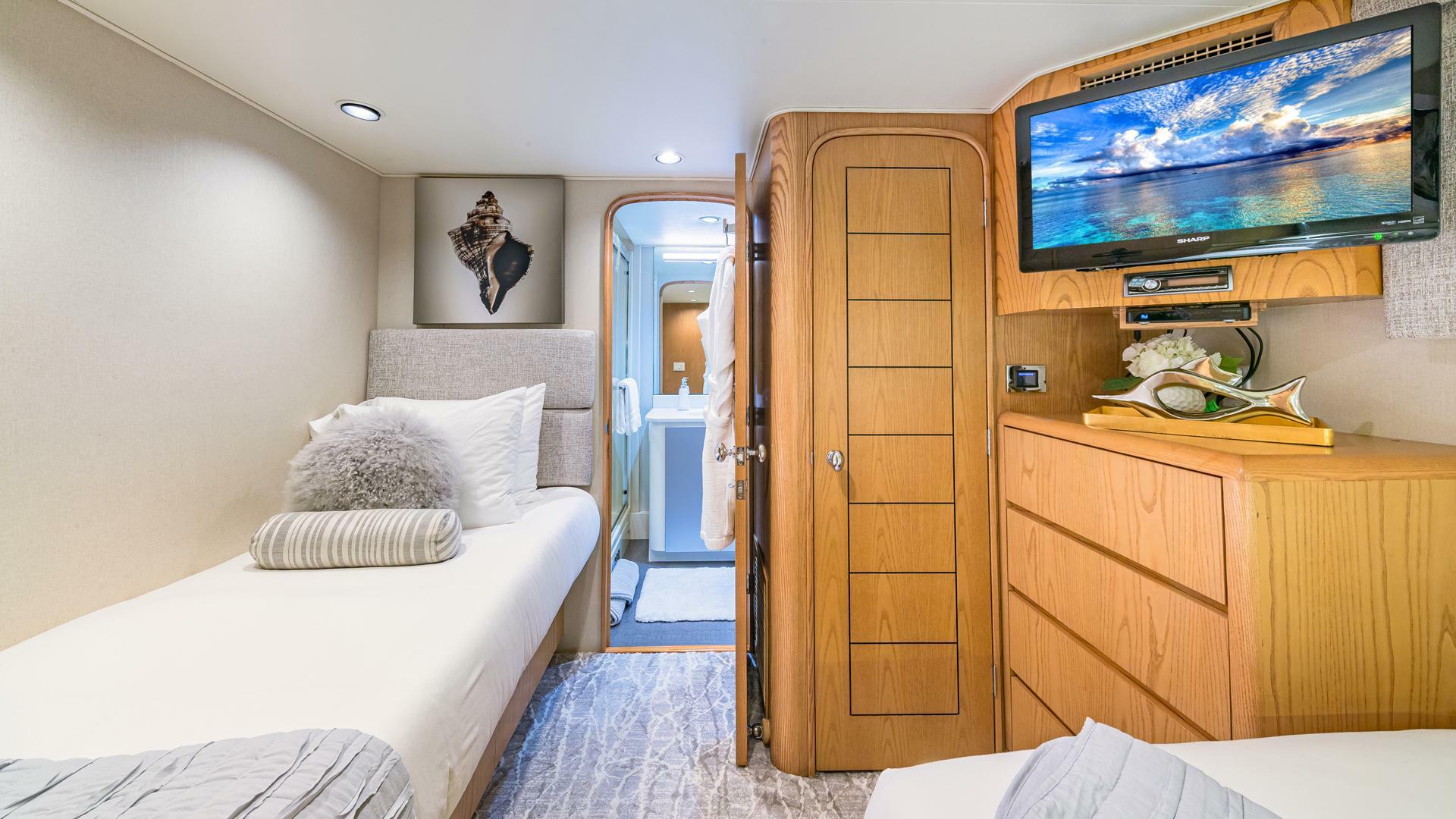 1997 Broward Raised Pilothouse - Image 38