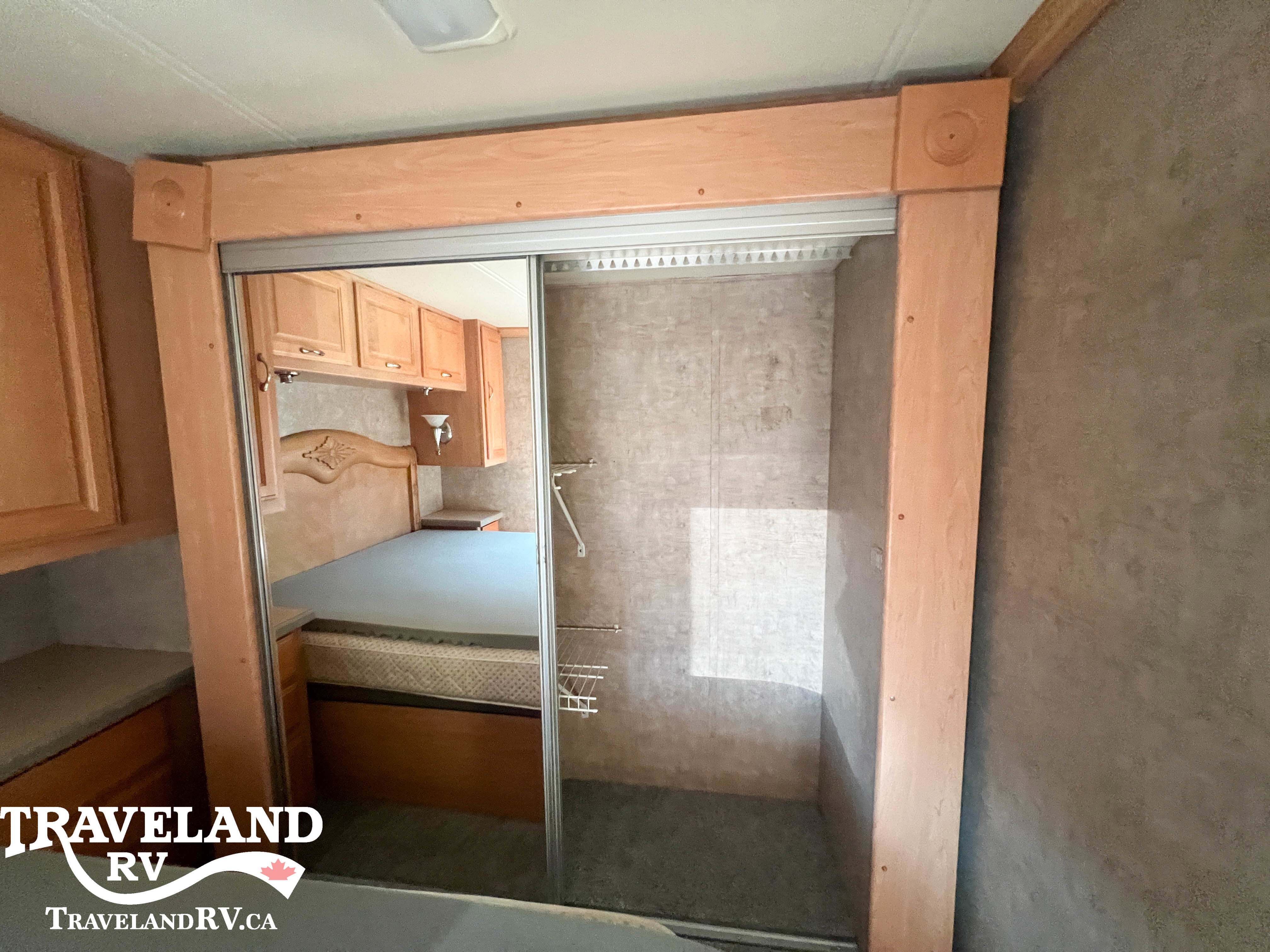 2005 COACHMEN CROSS COUNTRY SE 40 - Image 25