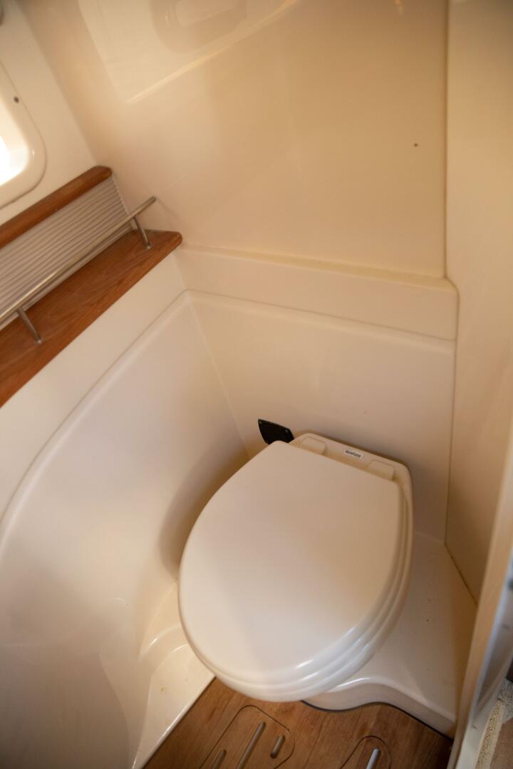 2016 Sea Ray Sundancer 350 - Image 101