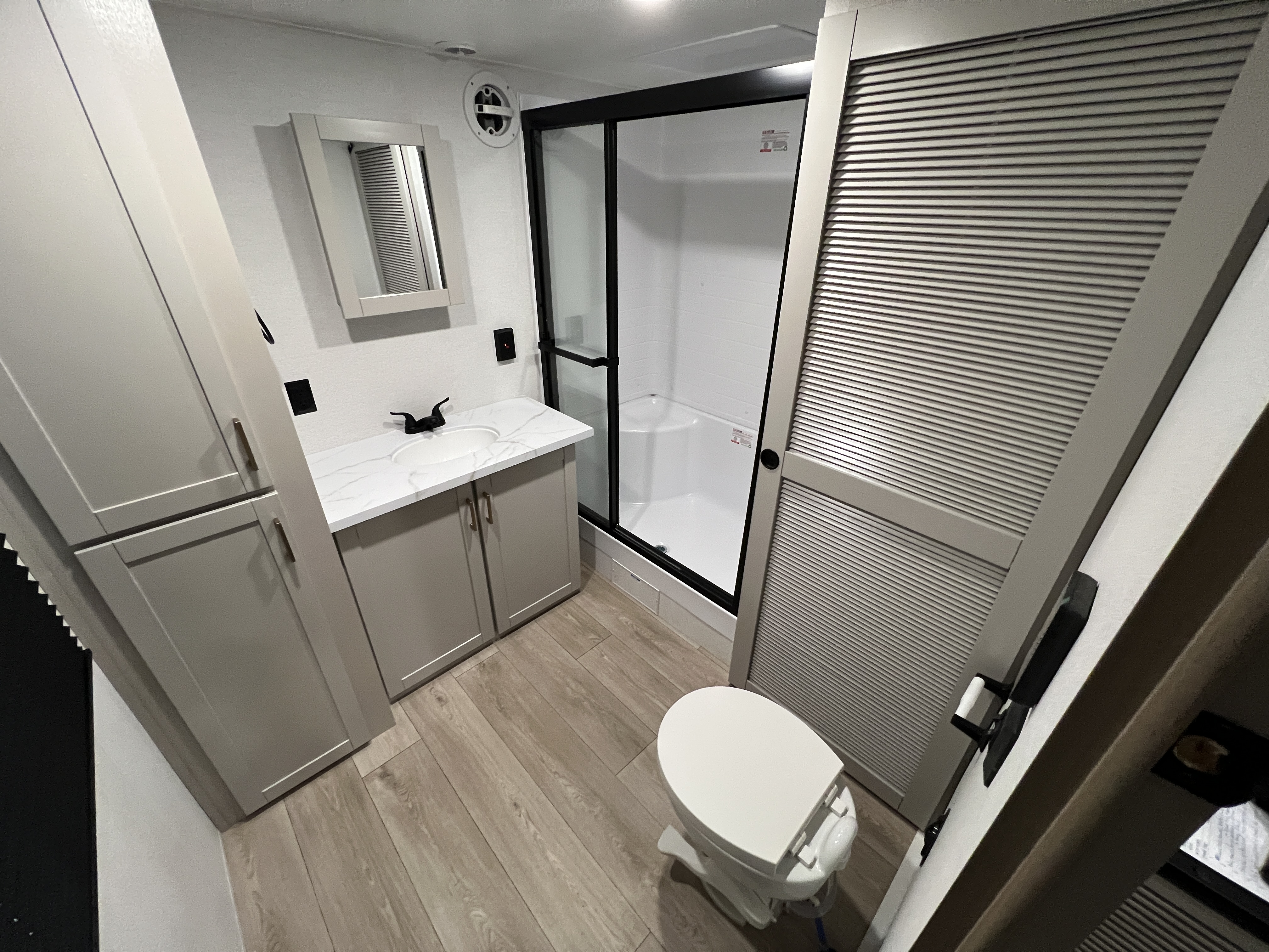 2027 Jayco Jay Flight Bungalow JayLoft - Image 25