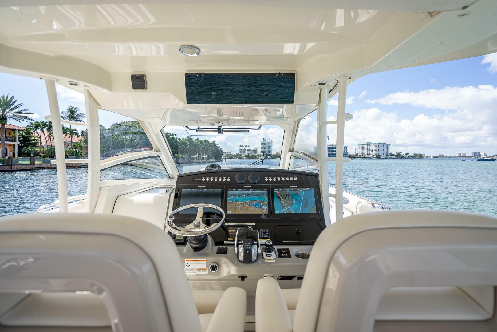 2016 Boston Whaler - Image 120