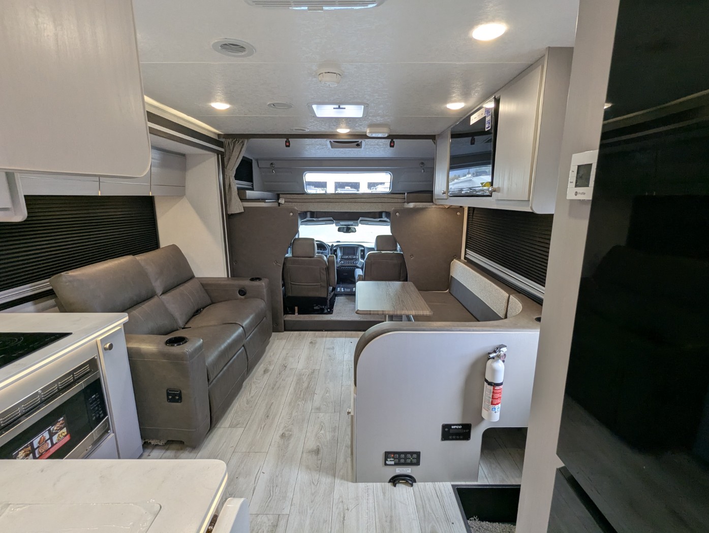 2026 Coachmen Entourage 330DS - Image 38