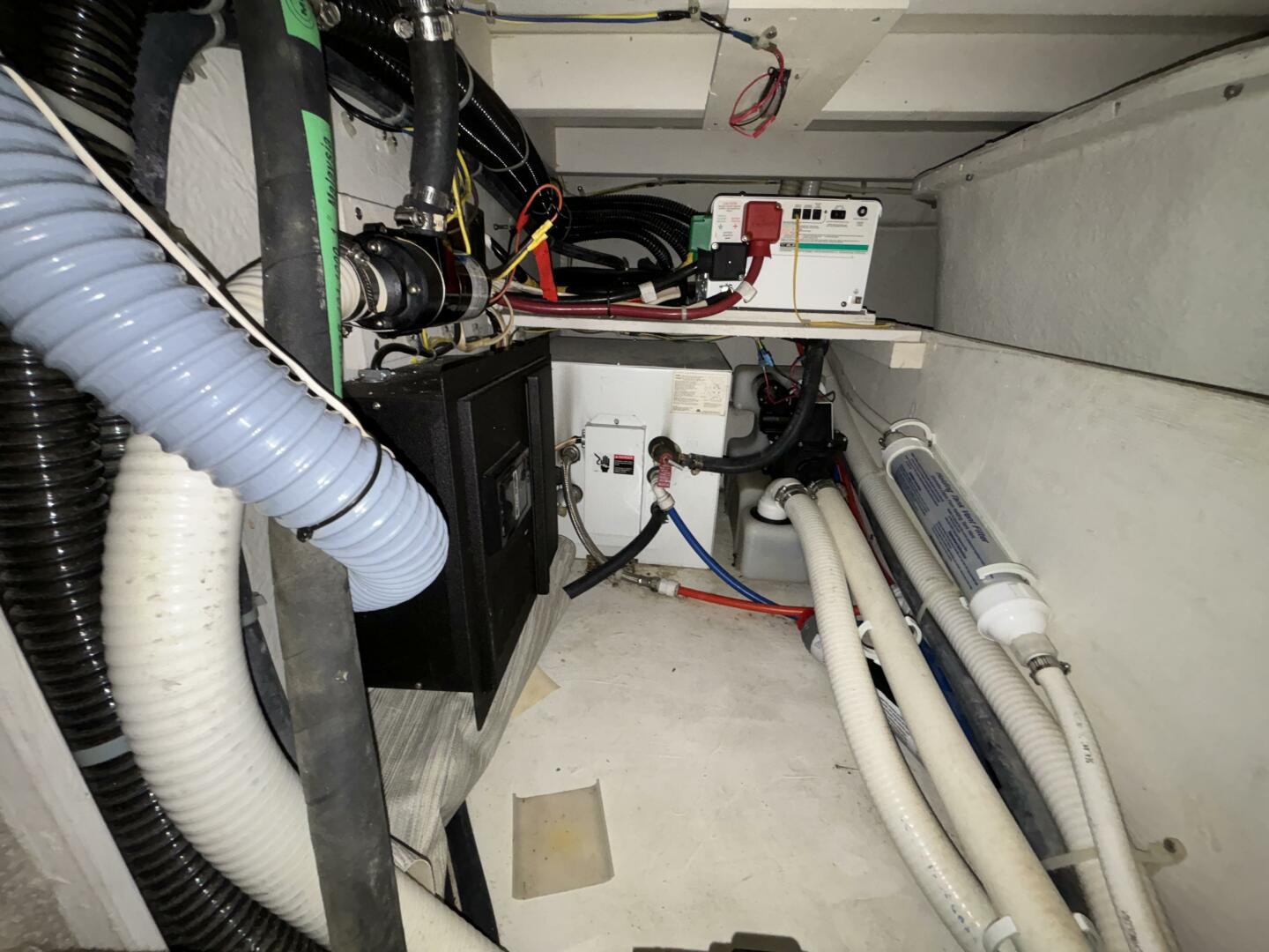 2000 Bayliner 3788 Command Bridge - Image 33