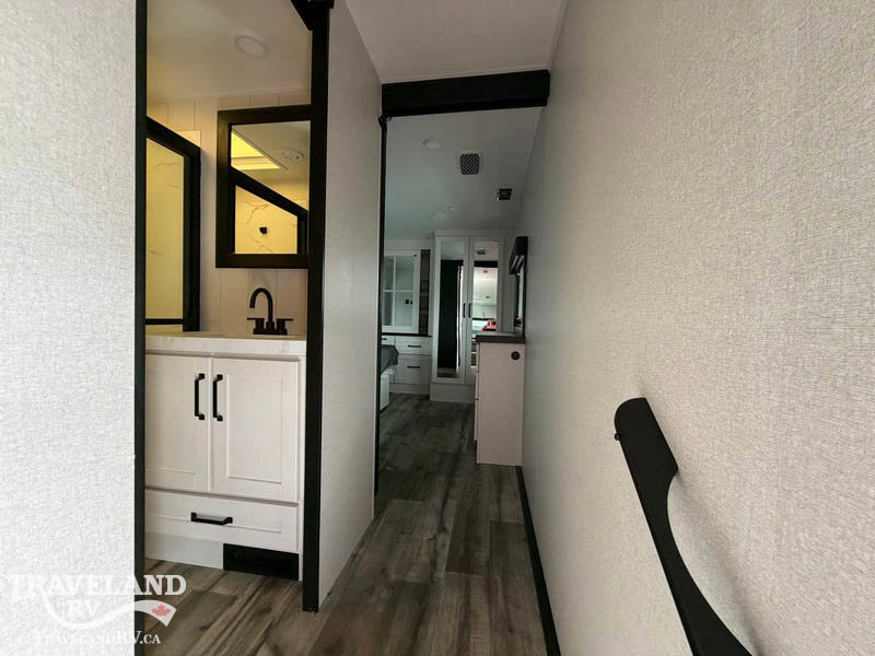 2026 Highland Ridge Roamer 32RLTS - Image 13