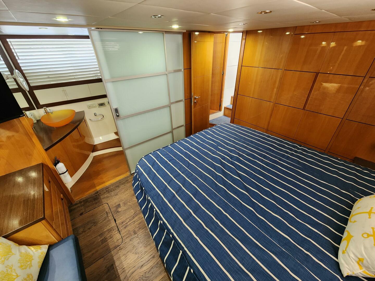 2006 Pershing - Image 19