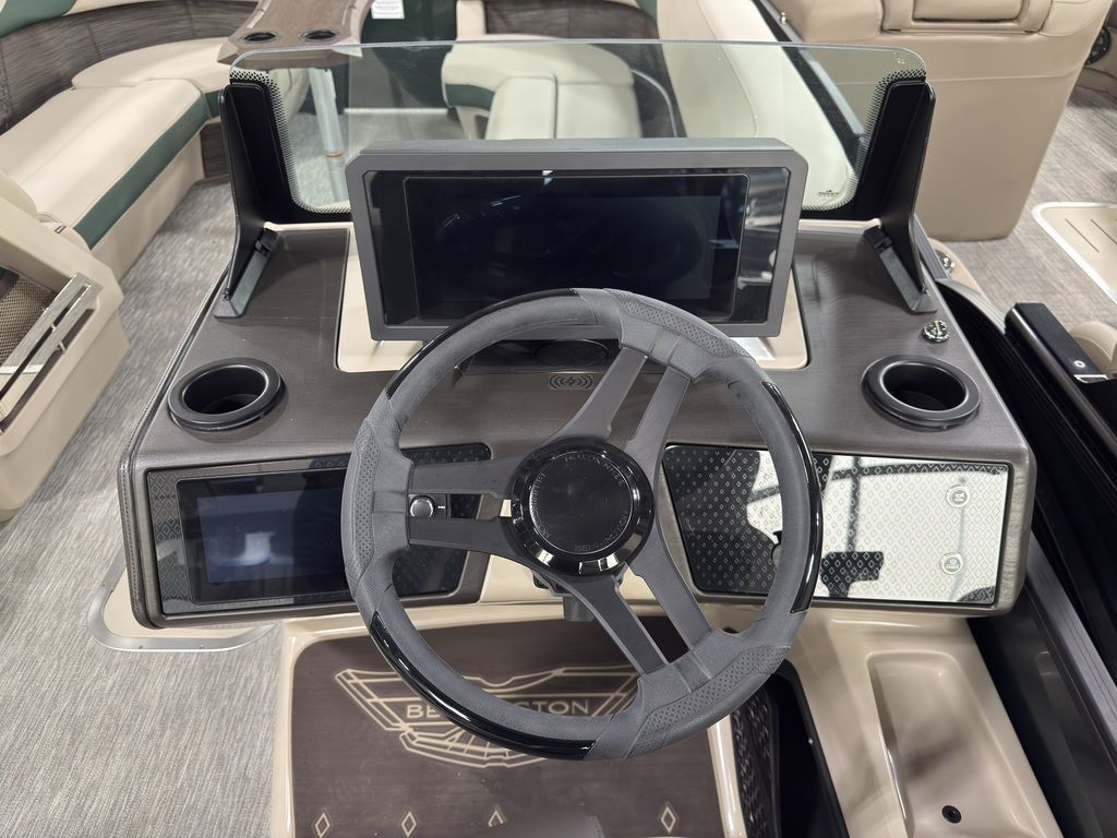 2026 Bennington 24MCSB Carbon Fiber Arch Tritoon Pontoon - Image 57