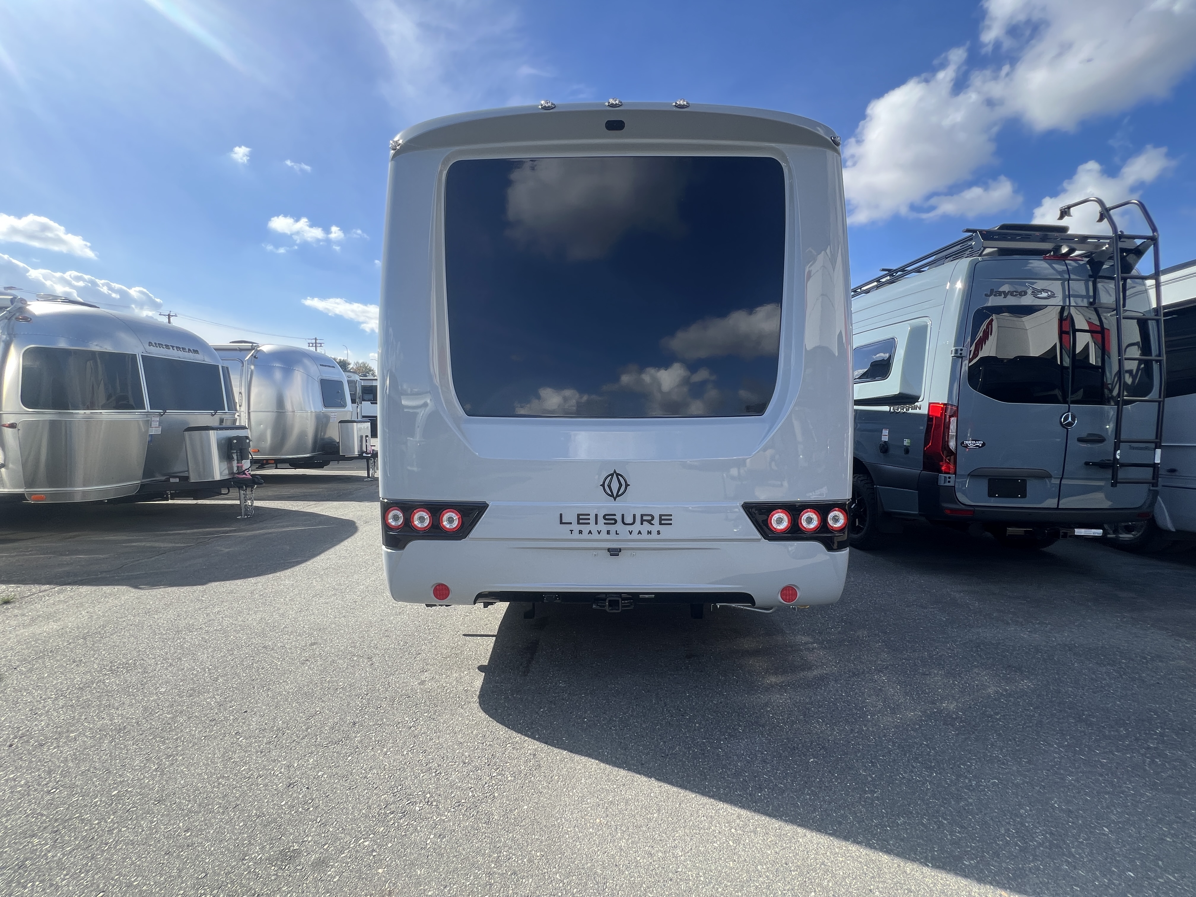 2027 Leisure Travel WONDER W24MBL - Image 6