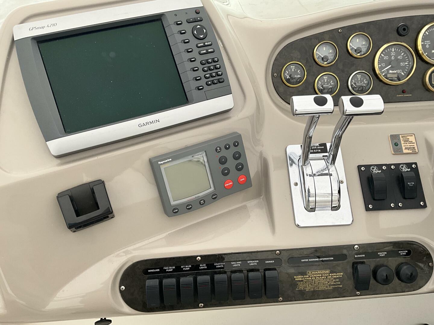 2002 Cruisers 35 Express - Image 3