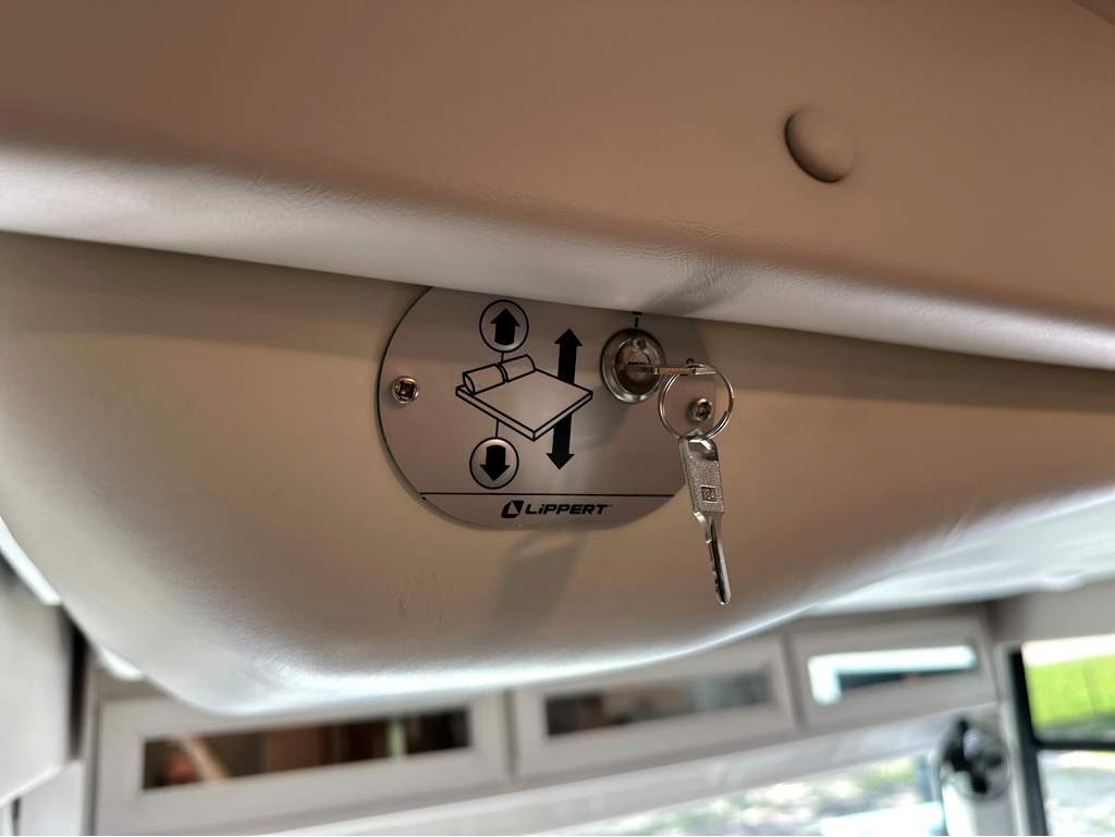 2027 THOR MOTOR COACH HURRICANE 35A - Image 20