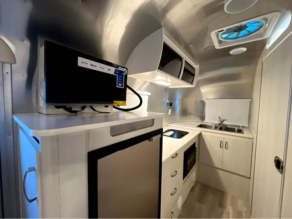 2027 AIRSTREAM BAMBI 20FB - Image 9