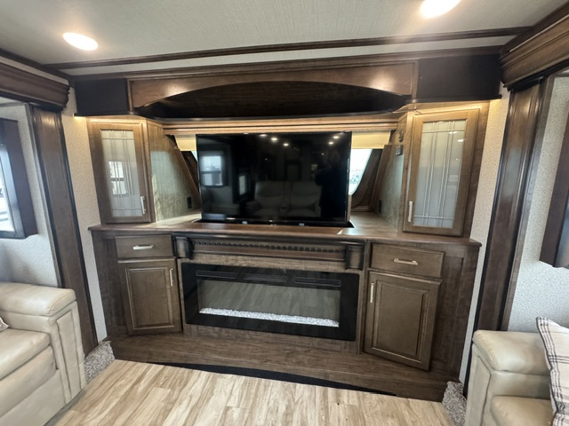 2020 Grand Design Solitude 380FL - Image 15