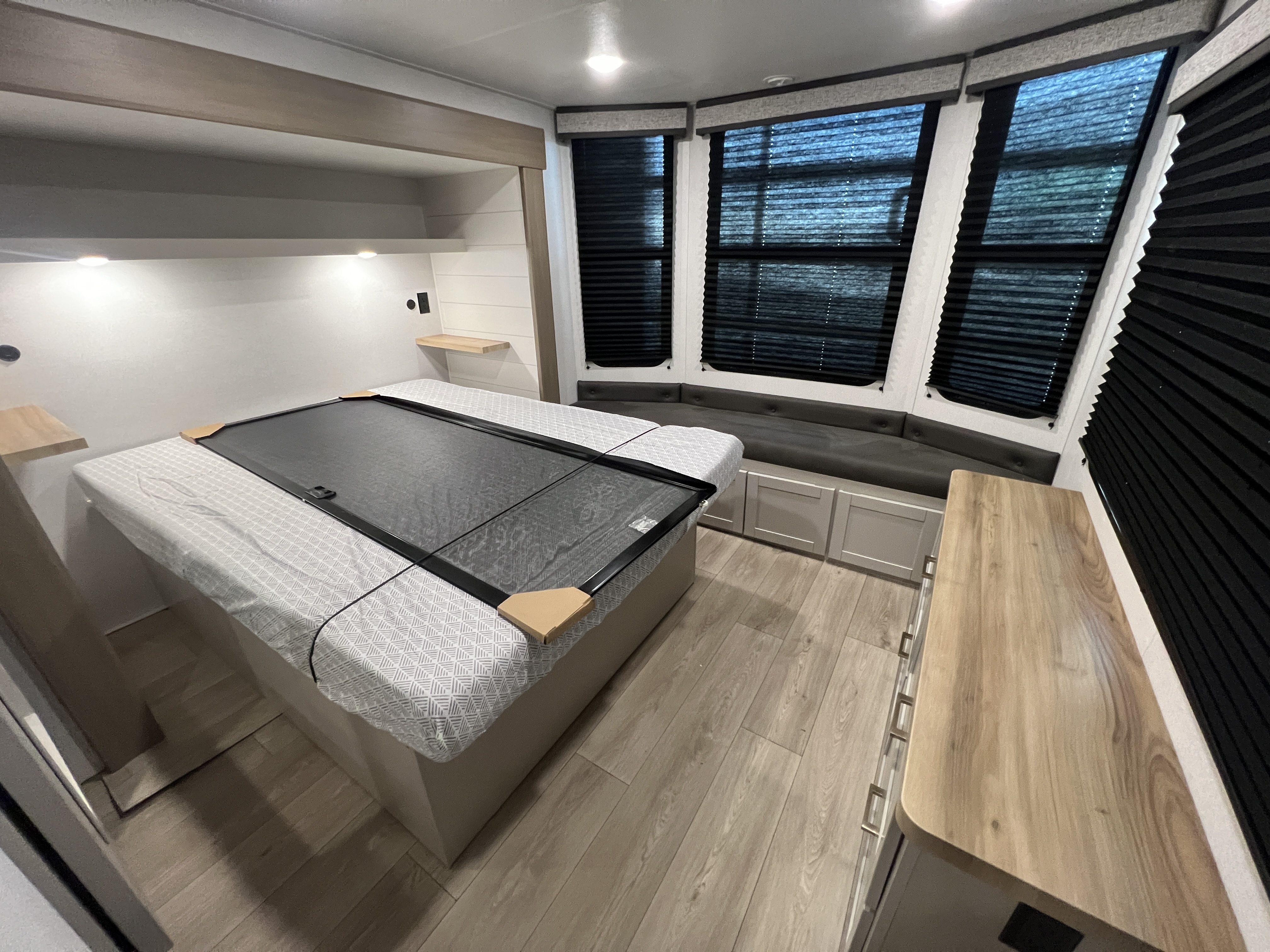 2027 Jayco Jay Flight Bungalow JayLoft - Image 35