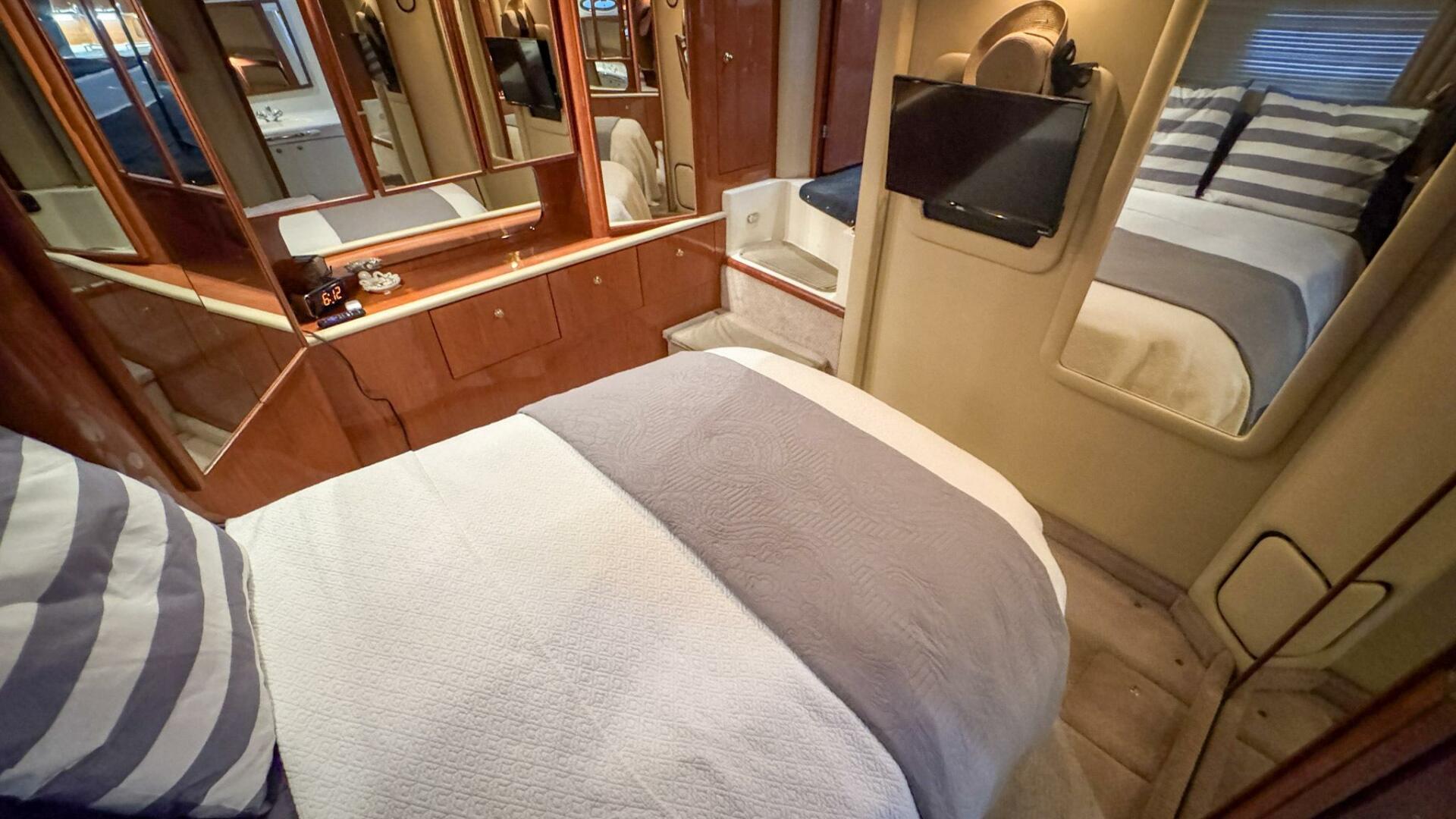 2000 Sea Ray 420 Aft Cabin - Image 43