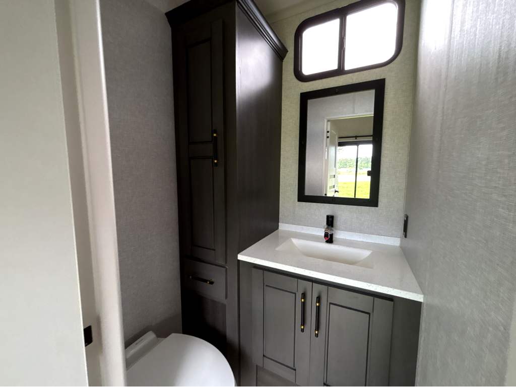 2025 CROSSROADS REDWOOD REGENCY 3721FDB - Image 21