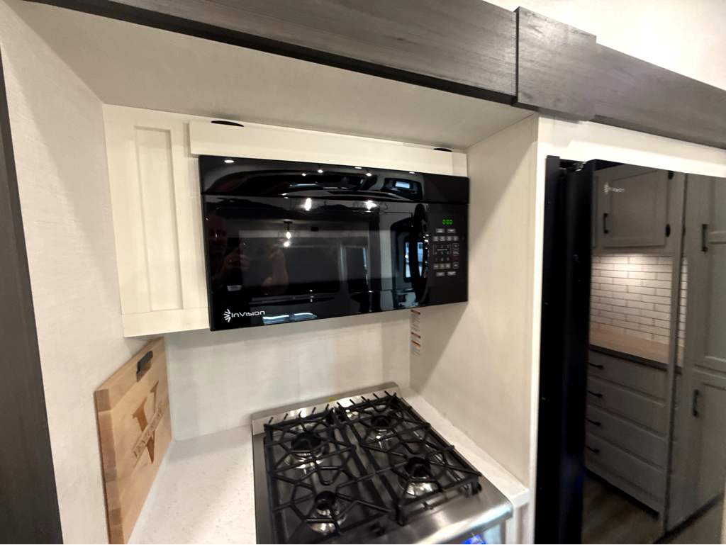 2027 VENTURE RV SPORTTREK 354VBH - Image 18