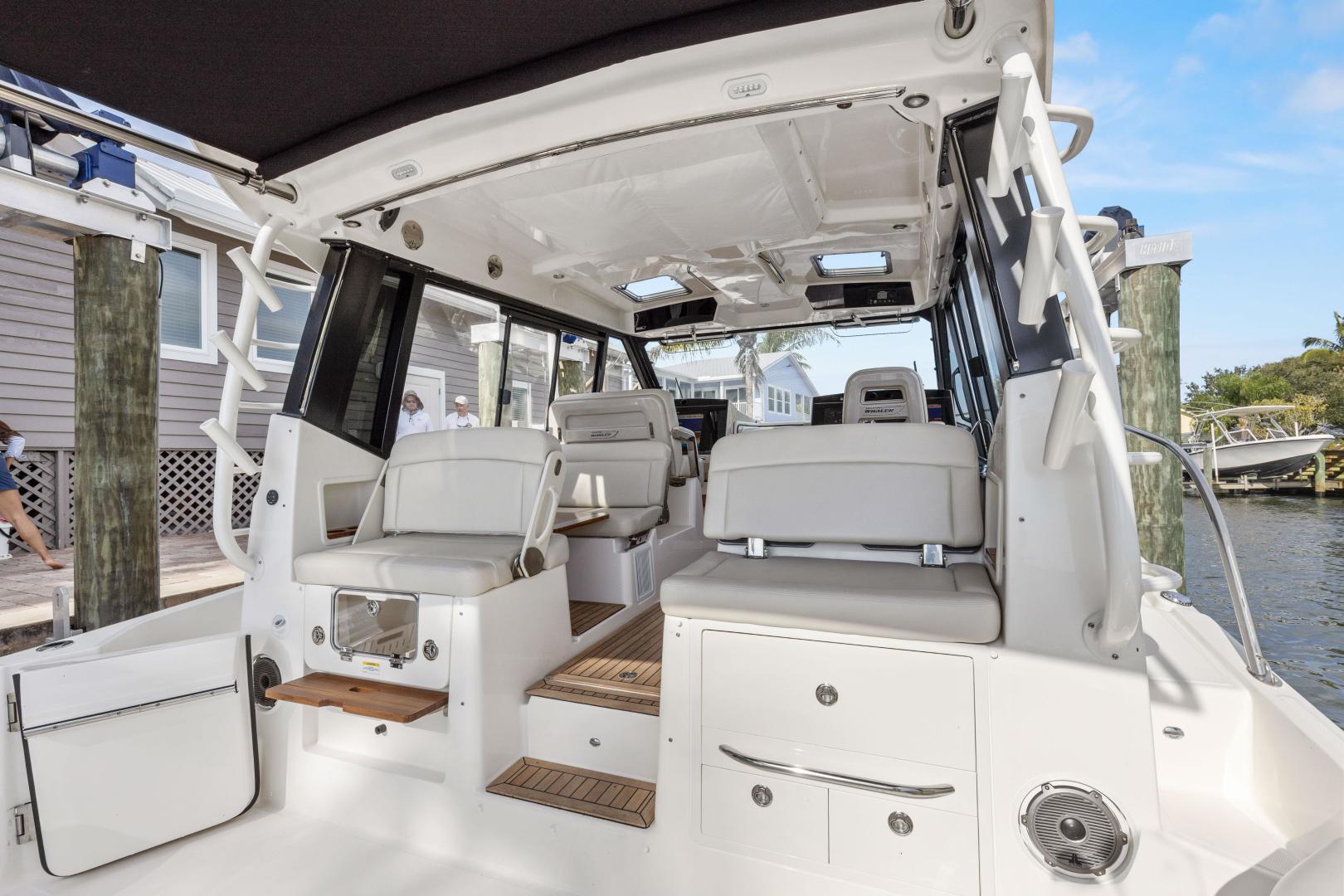 2022 Boston Whaler 405 Conquest - Image 11