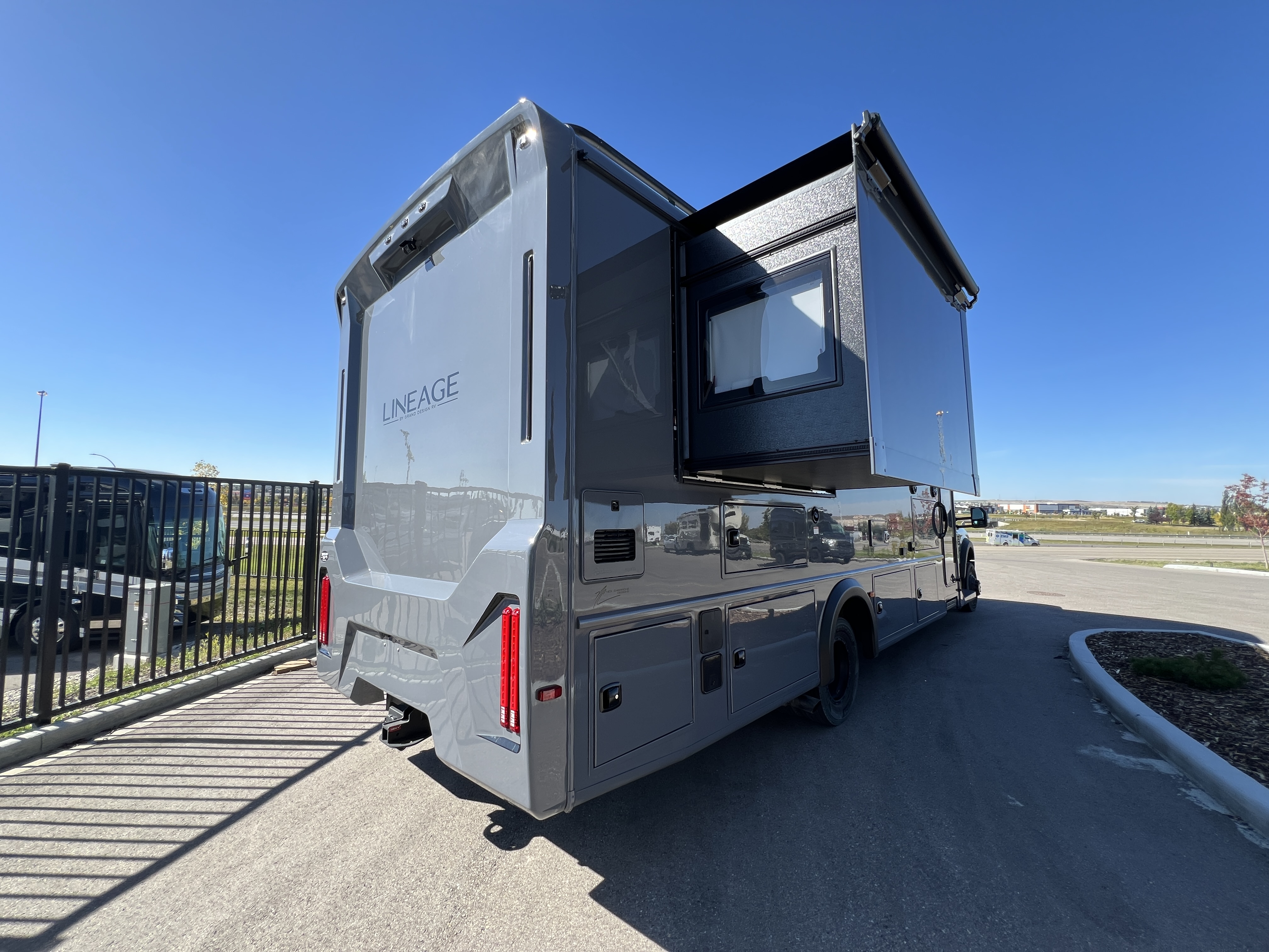 2027 Grand Design Lineage Series F 31ZW - Image 10