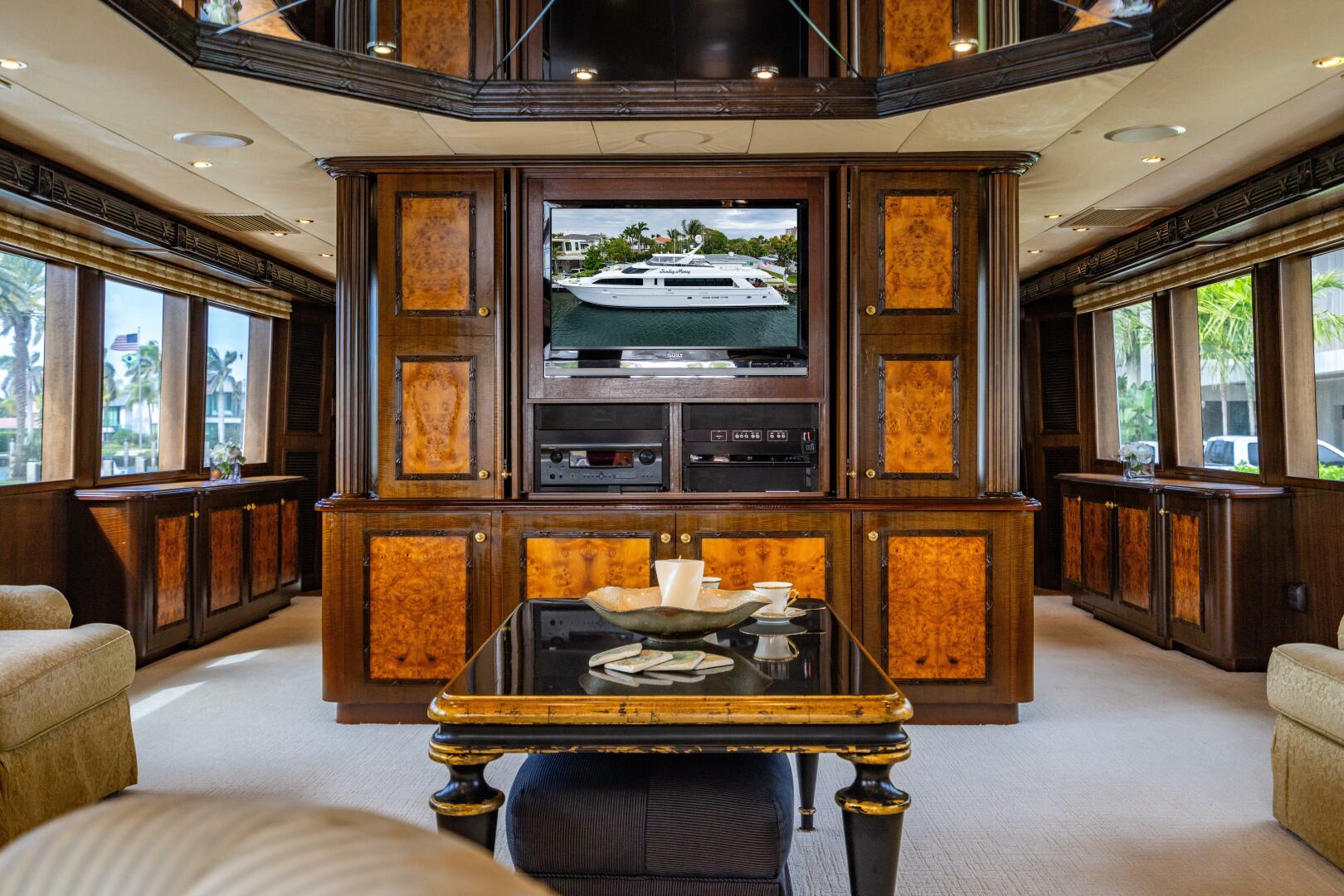 2001 Hatteras 100 Motor Yacht - Image 12