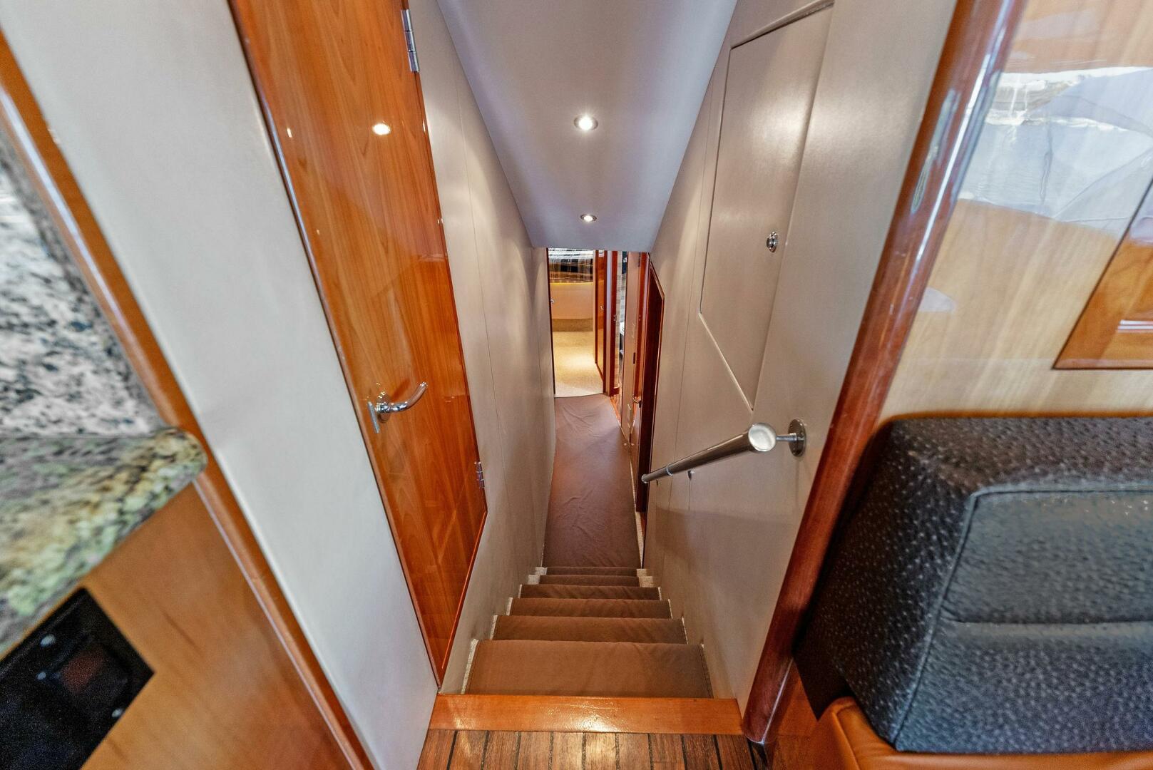 2007 Hatteras 64 Convertible - Image 18