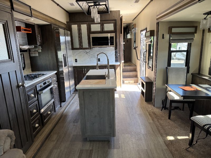2020 Forest River Cardinal Luxury 345RLX - Image 10