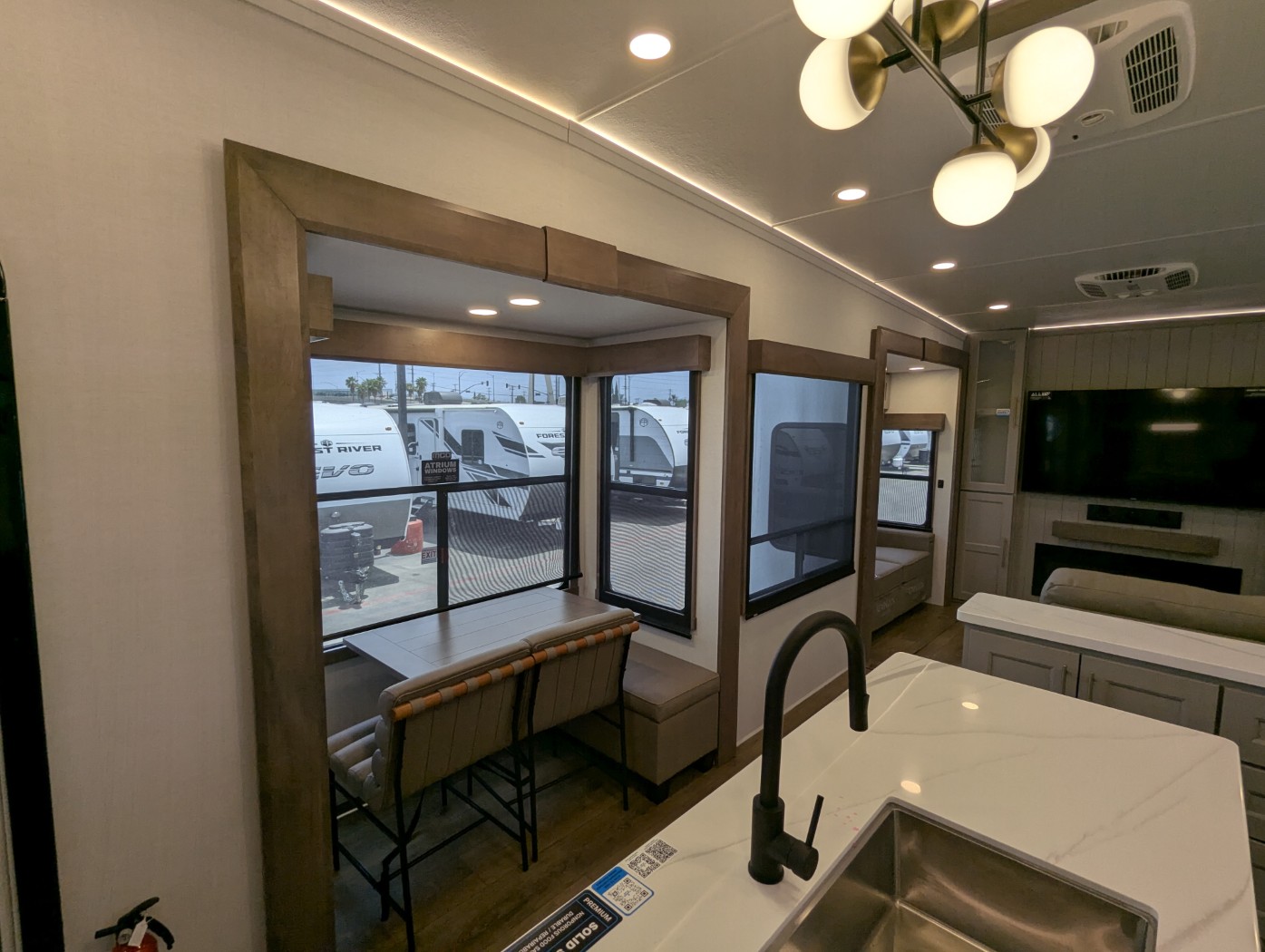 2025 Alliance RV Paradigm 375RD - Image 21