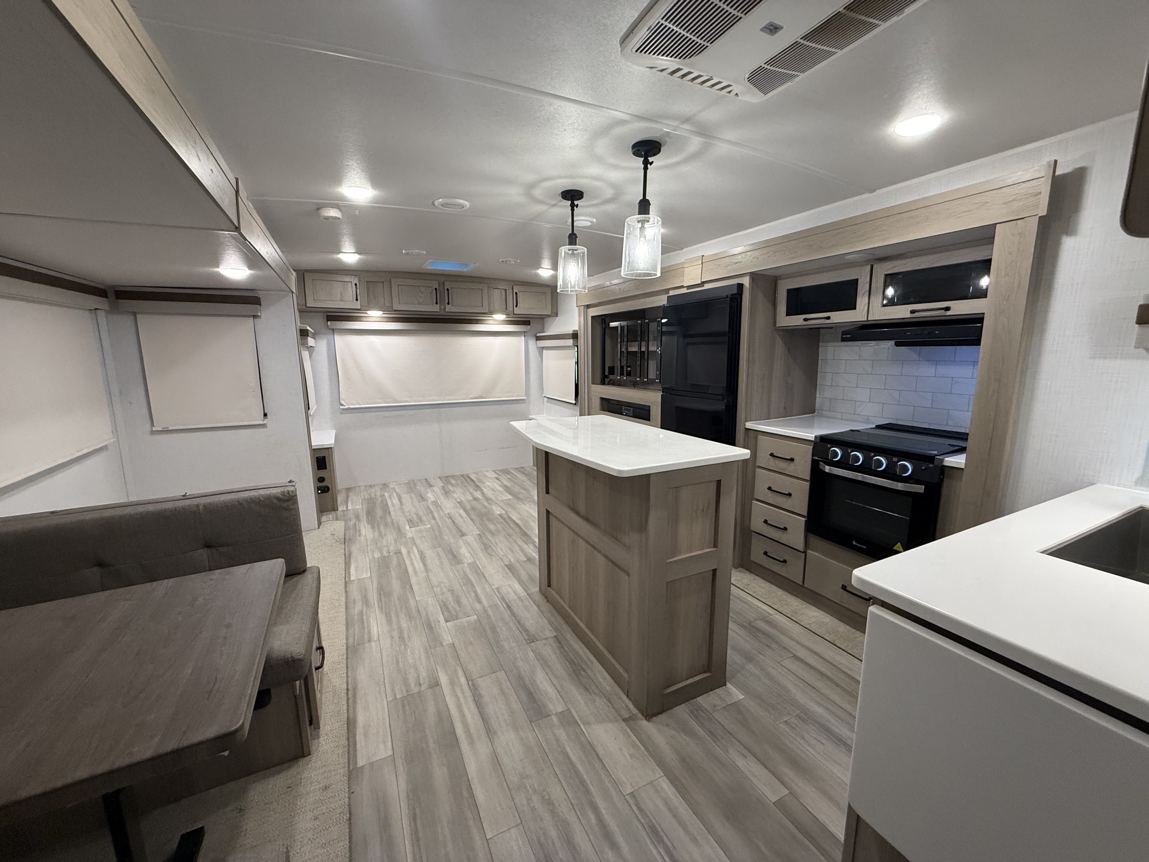 2024 Forest River Rockwood Ultra Lite 2906BS - Image 9