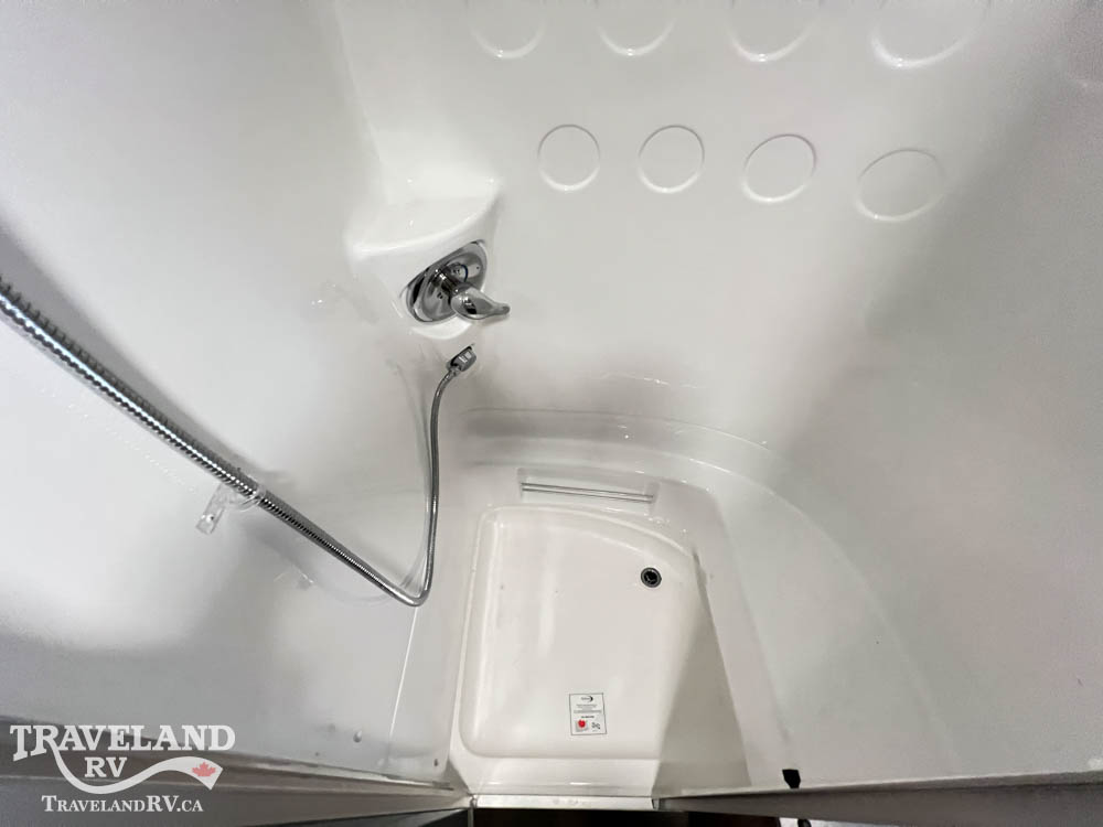 2027 Airstream Flying Cloud 23FBQ - Image 32
