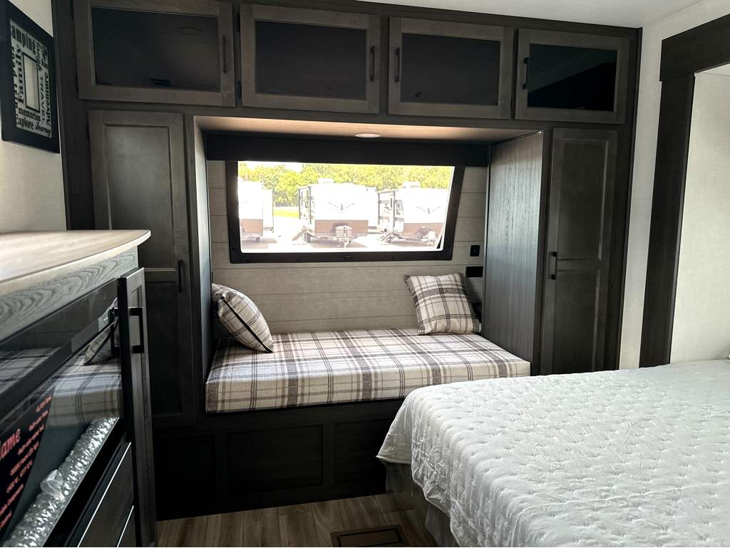 2026 VENTURE RV SPORTTREK 272VRK - Image 22