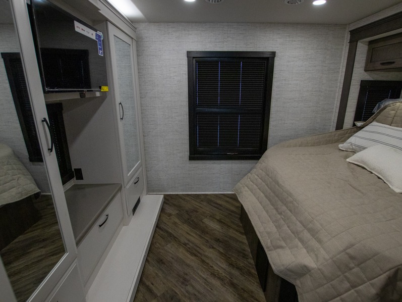 2025 Jayco Seneca 37M - Image 10