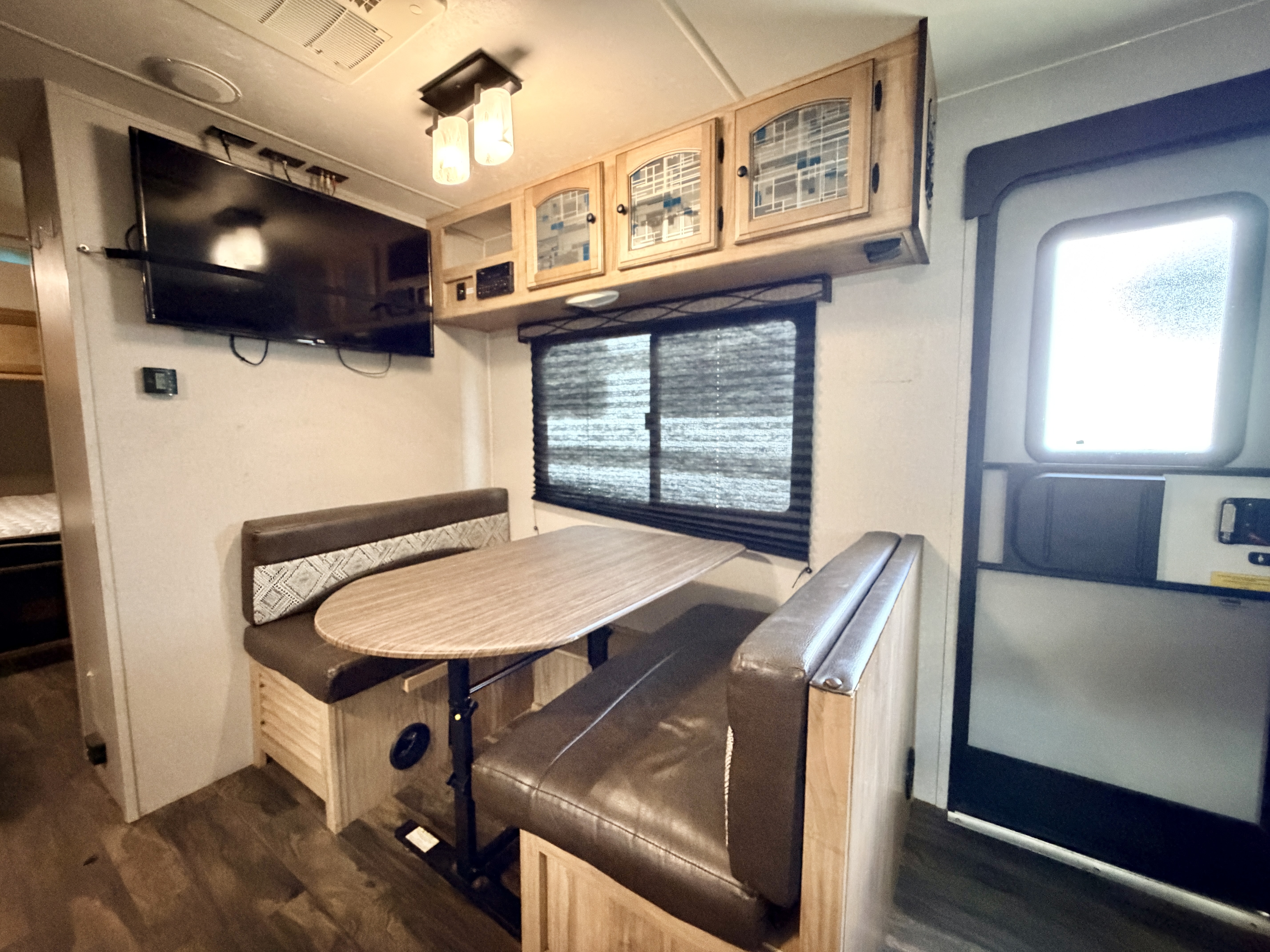 2019 Coachmen Freedom Express Ultra Lite 246RKS - Image 12