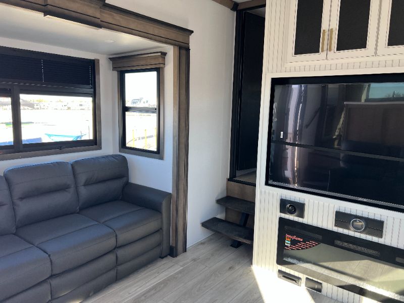 2026 Keystone Montana 3795FK - Image 6
