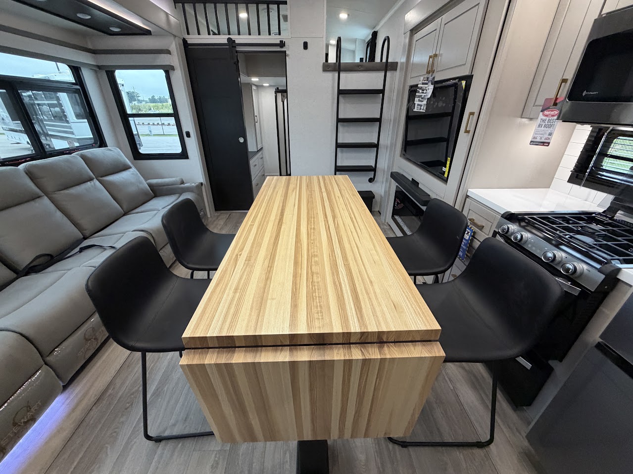 2027 JAYCO NORTH POINT 375TBDB - Image 13