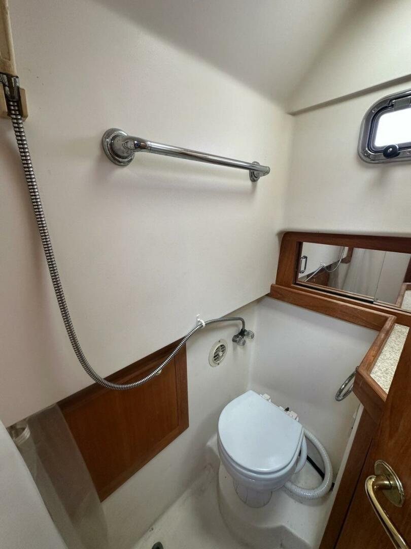 2002 Mainship Pilot 34 - Image 28