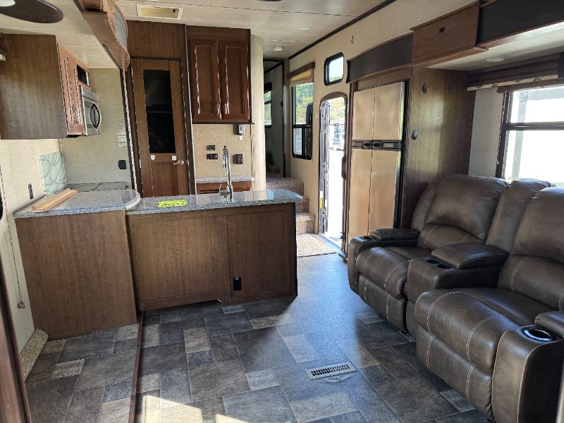 2017 Keystone Fuzion 414 - Image 15