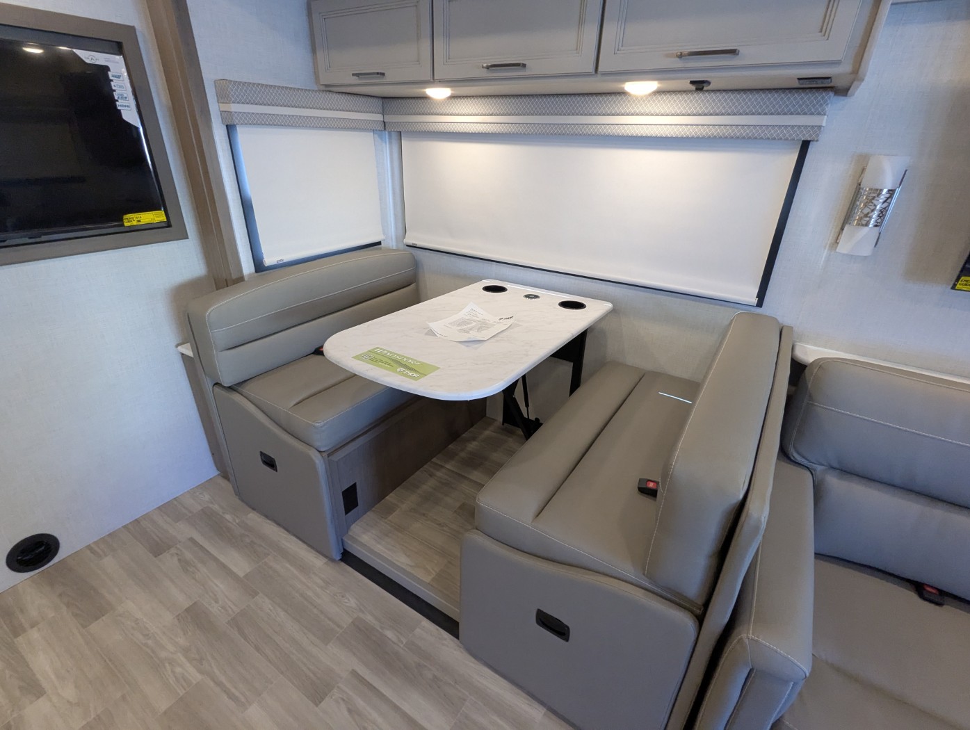 2026 Thor Motor Coach Windsport 35R - Image 17