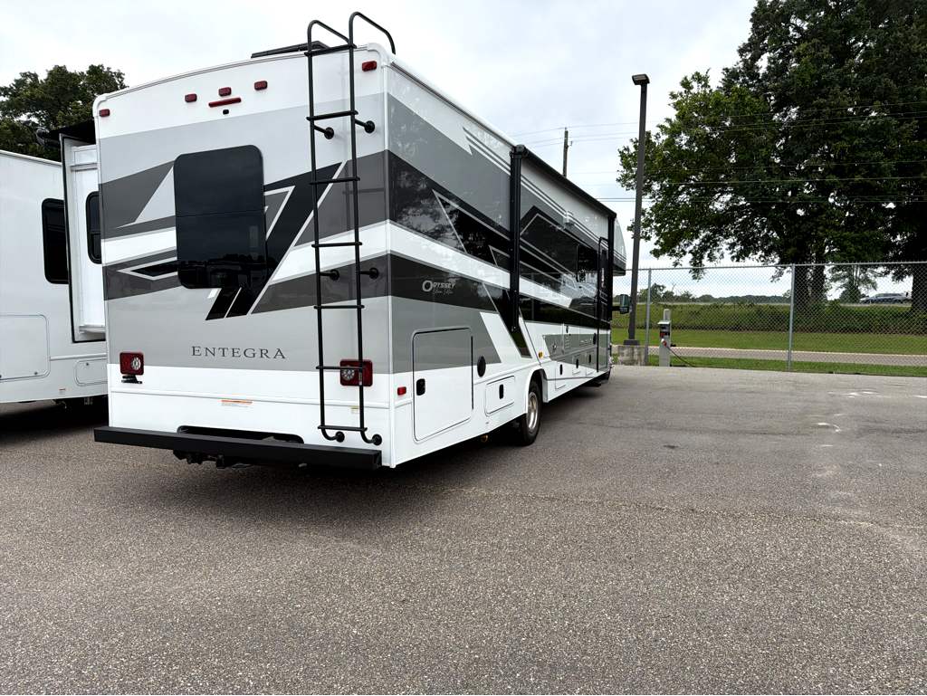 2027 ENTEGRA COACH ODYSSEY 29V - Image 4