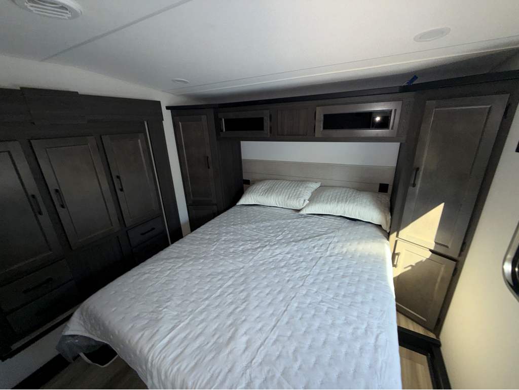 2026 VENTURE RV SPORTTREK 303VIK - Image 30