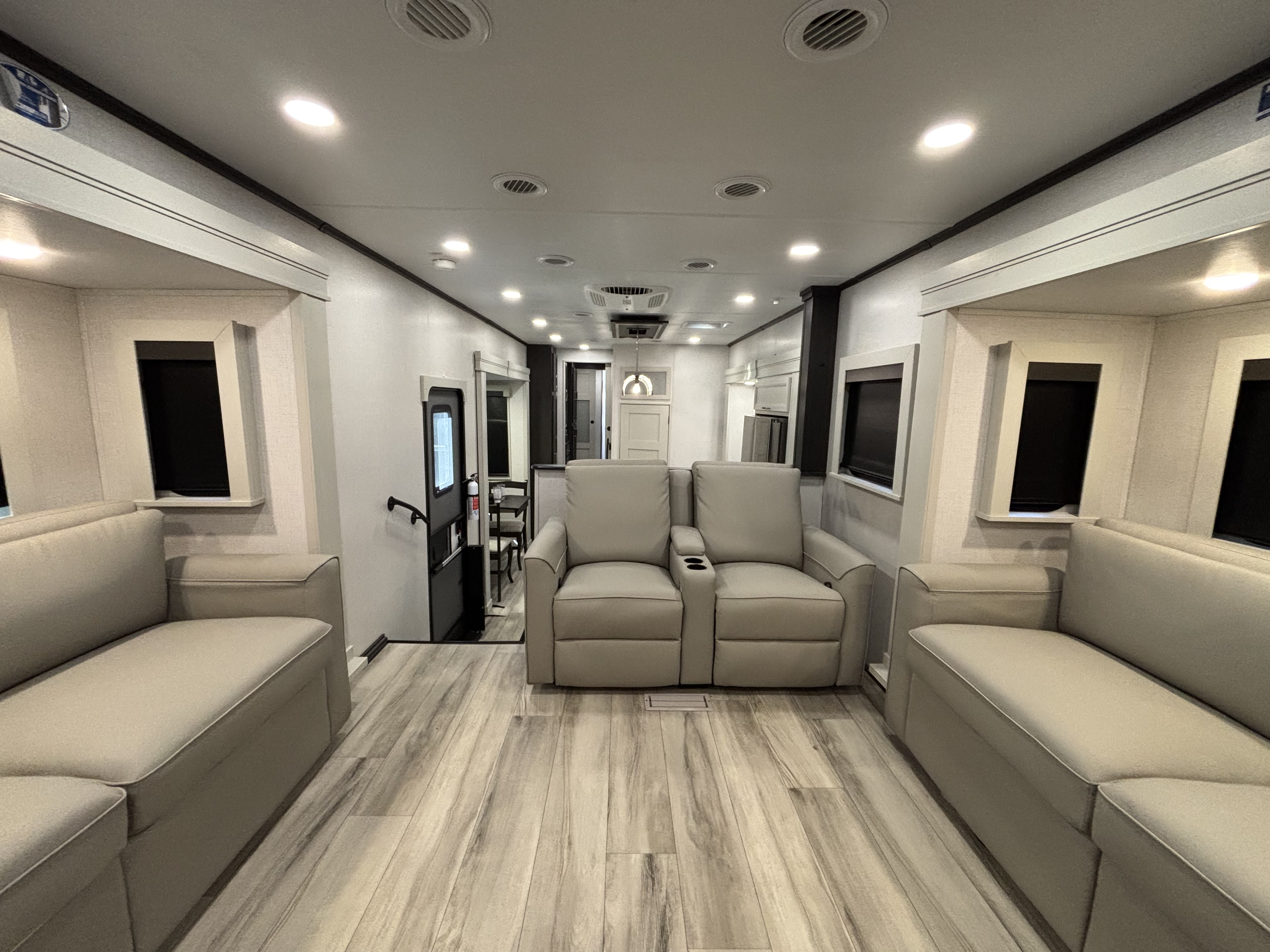 2025 Keystone Alpine 3700FL - Image 16