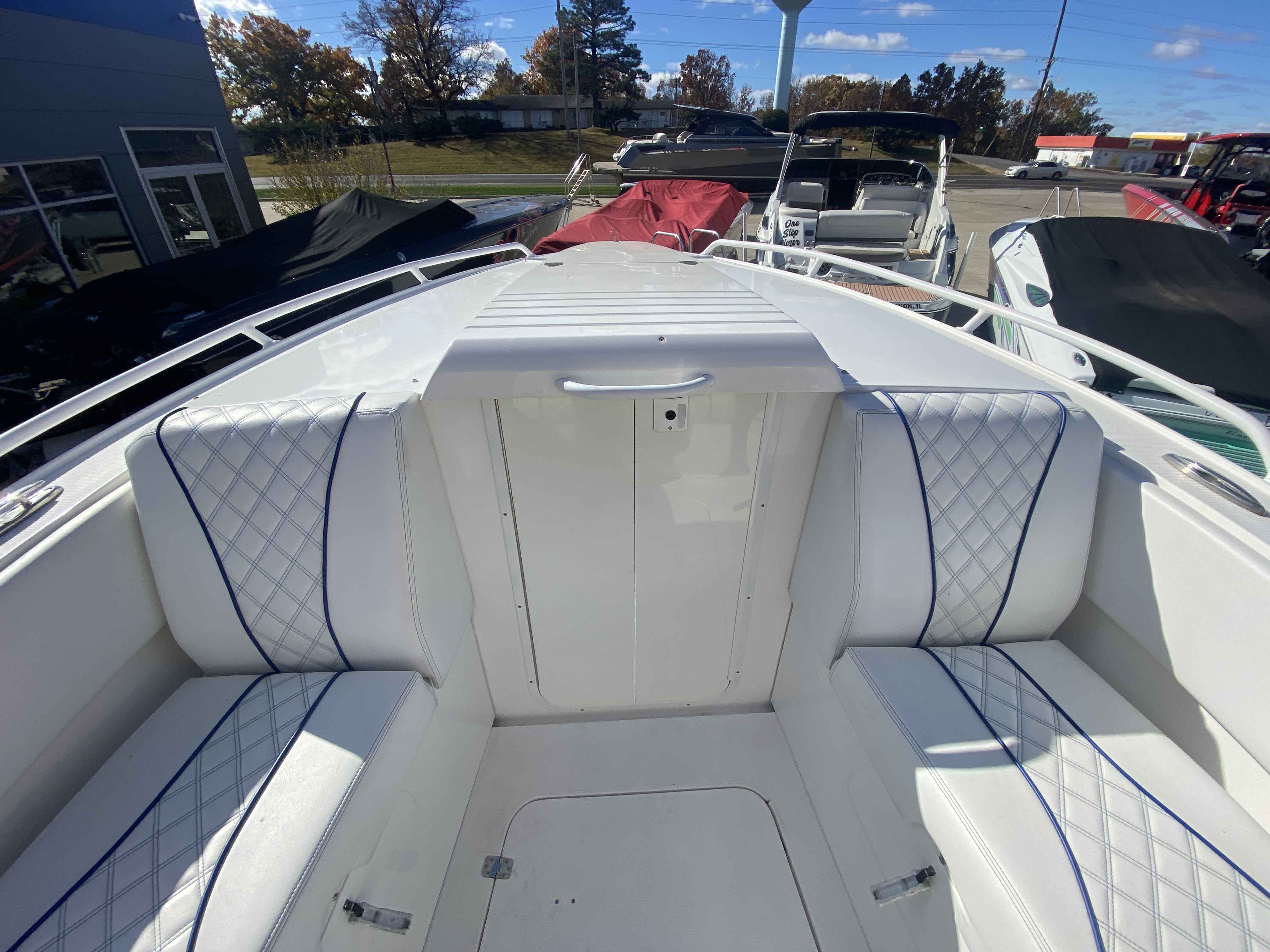 2017 Midnight Express 39 Cuddy  - Image 21