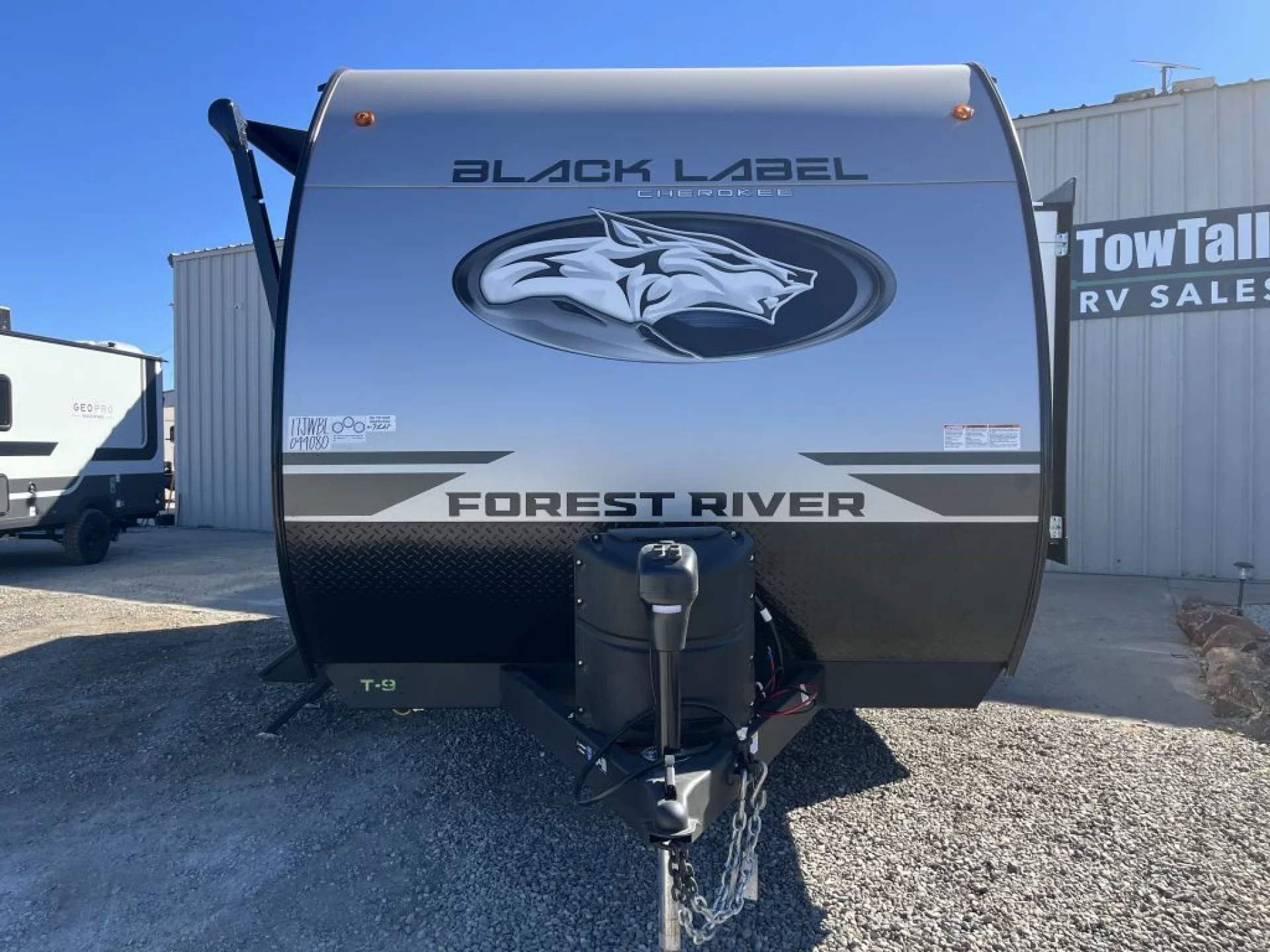 2027 FOREST RIVER CHEROKEE WOLF PUP BLACK LABEL 17JWBL - Image 2