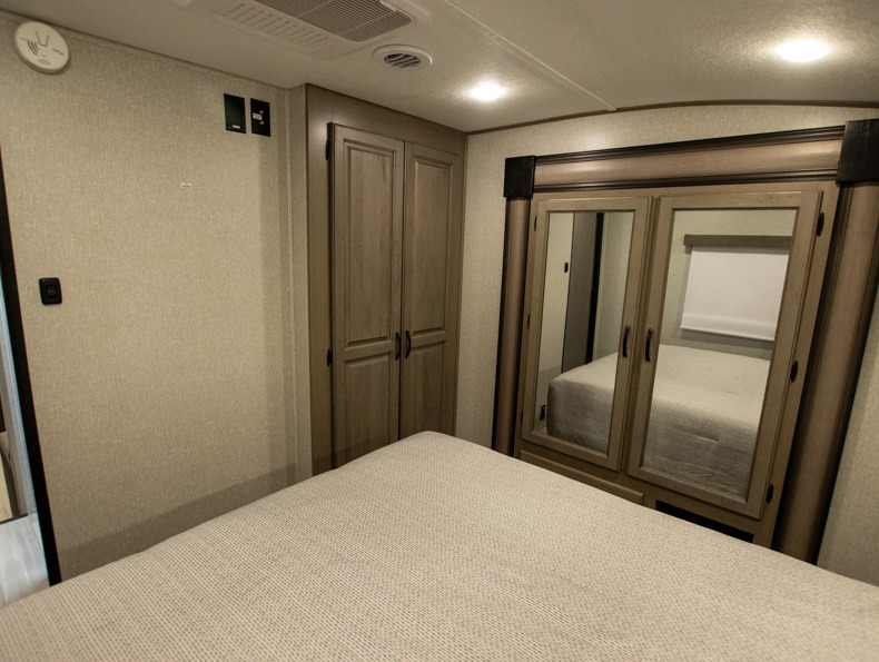 2022 Coachmen Chaparral 367BH - Image 33