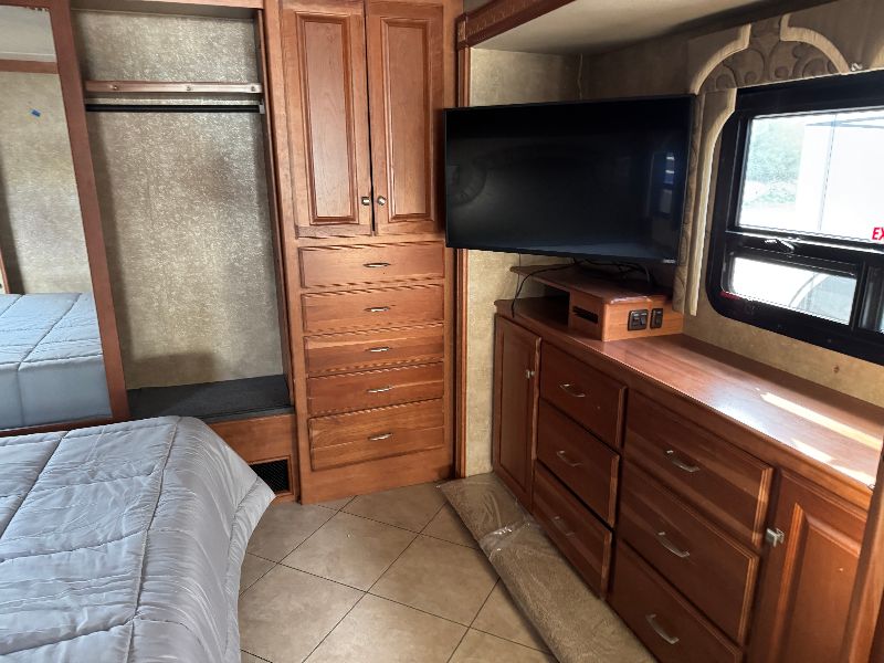 2015 Itasca Suncruiser 35P - Image 12