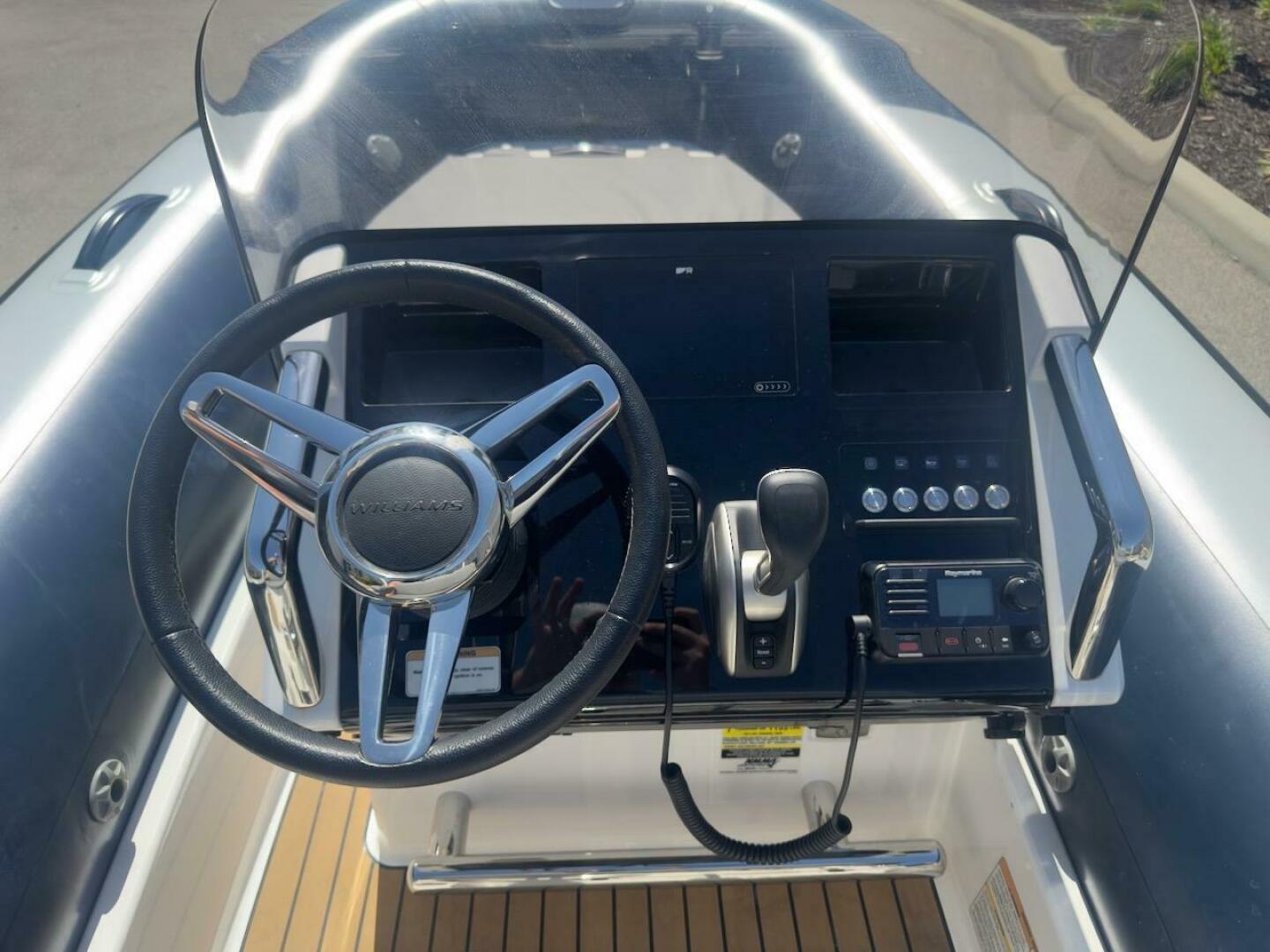 2024 Williams Jet Tenders 445 Diesel Jet Base - Image 10