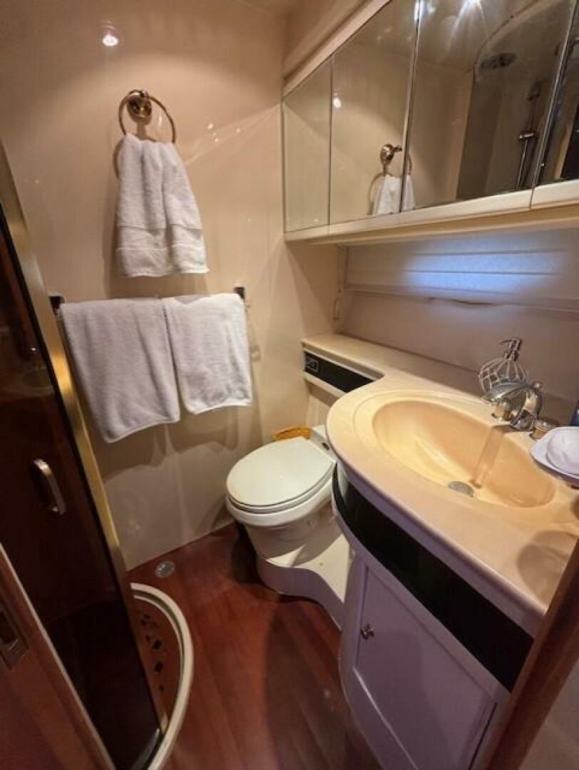 1994 Johnson High Tech 56' Euro - Image 23