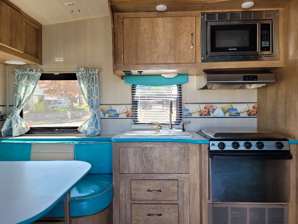 2017 Gulf Stream Vintage Cruiser 19ERD - Image 4